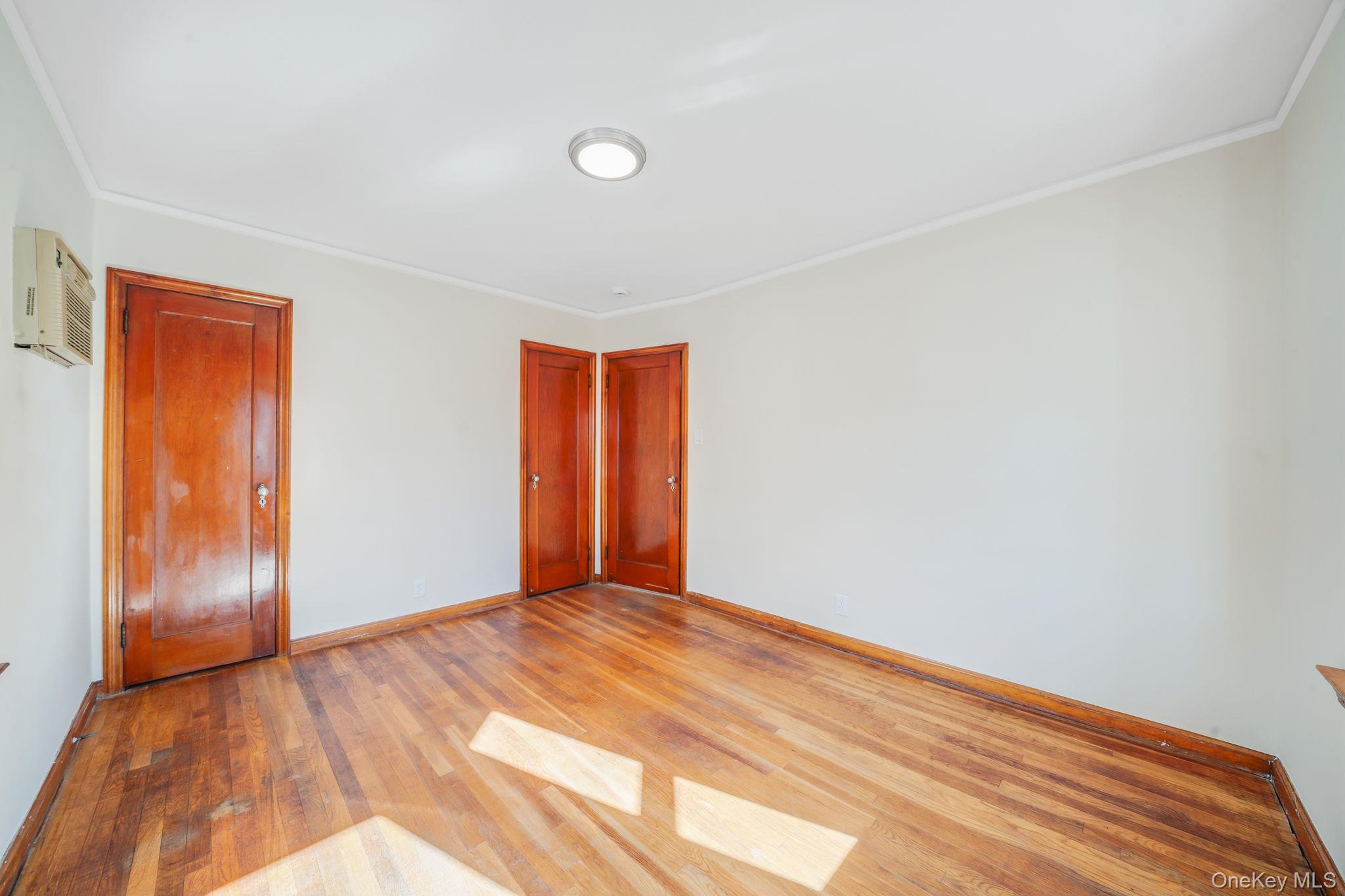 #10 photo, 48 Winthrop Street, New Hyde Park , NY 11040