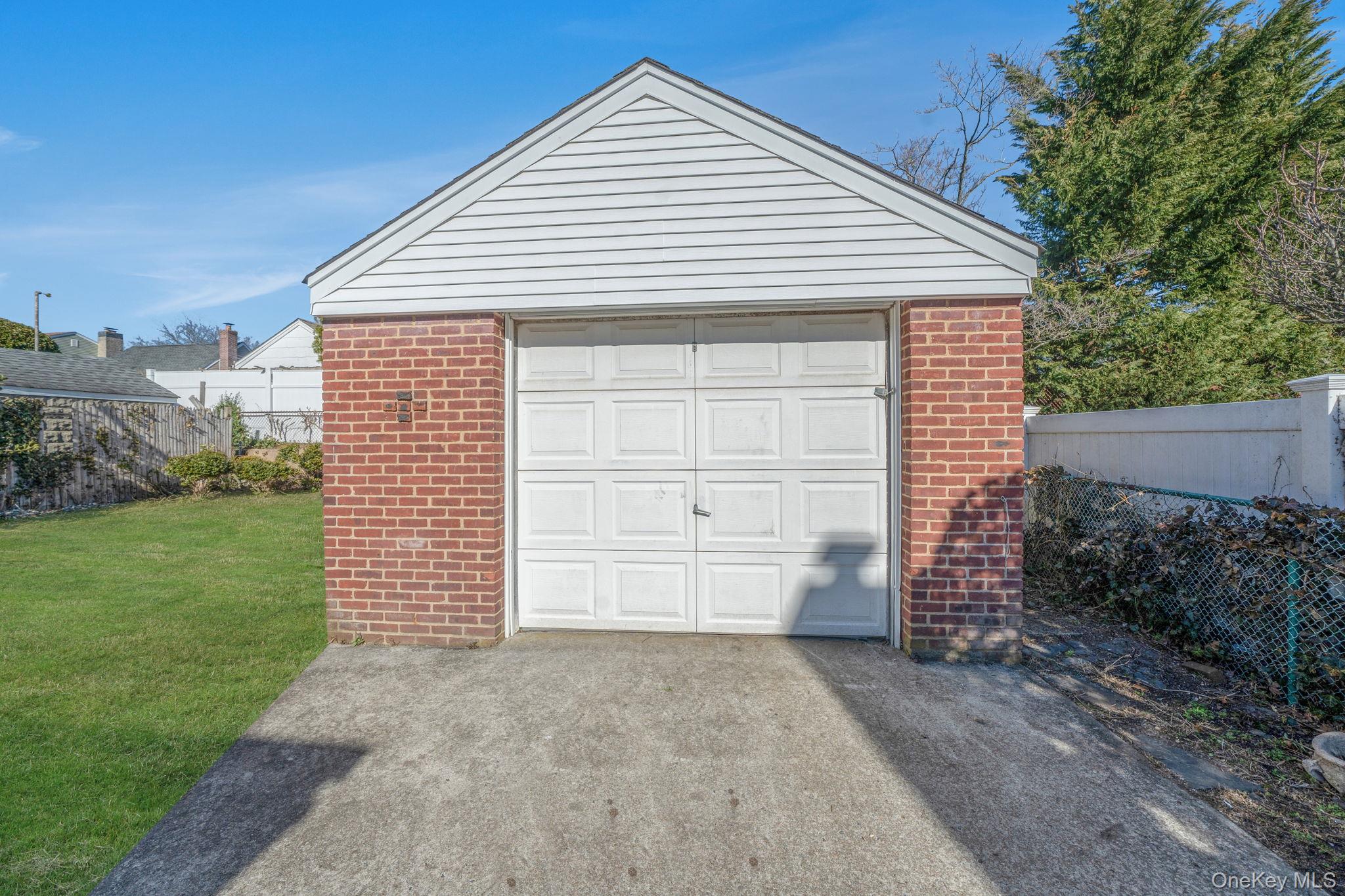 #4 photo, 48 Winthrop Street, New Hyde Park , NY 11040