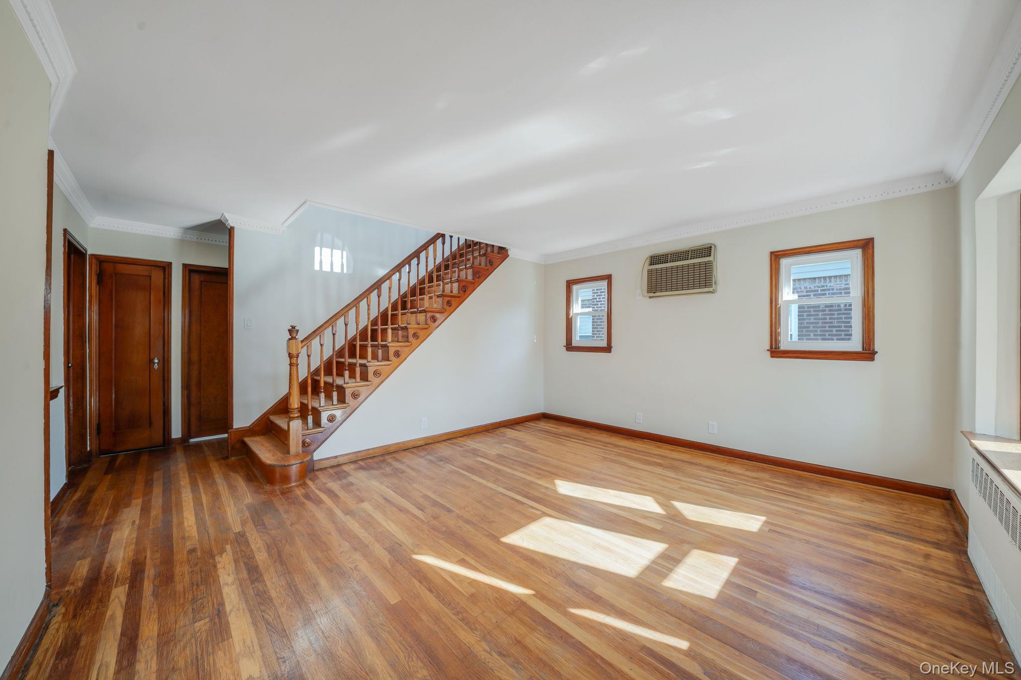 #6 photo, 48 Winthrop Street, New Hyde Park , NY 11040