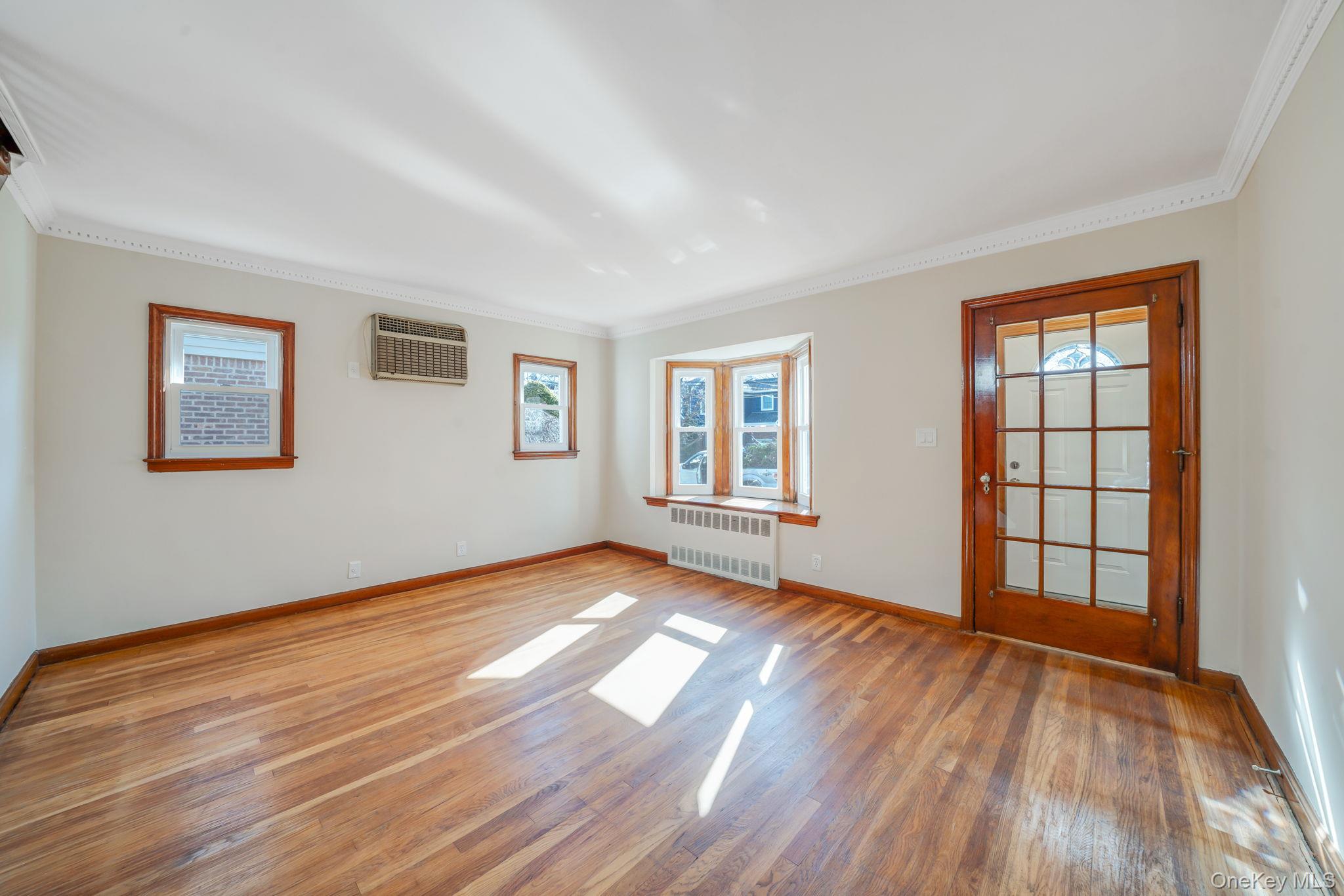 #7 photo, 48 Winthrop Street, New Hyde Park , NY 11040