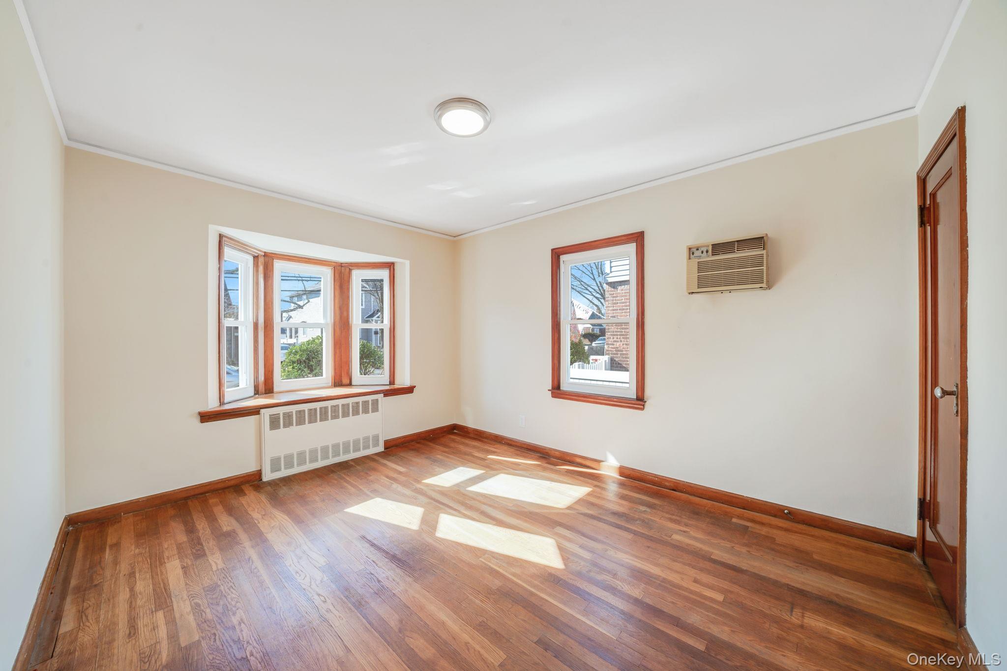 #9 photo, 48 Winthrop Street, New Hyde Park , NY 11040