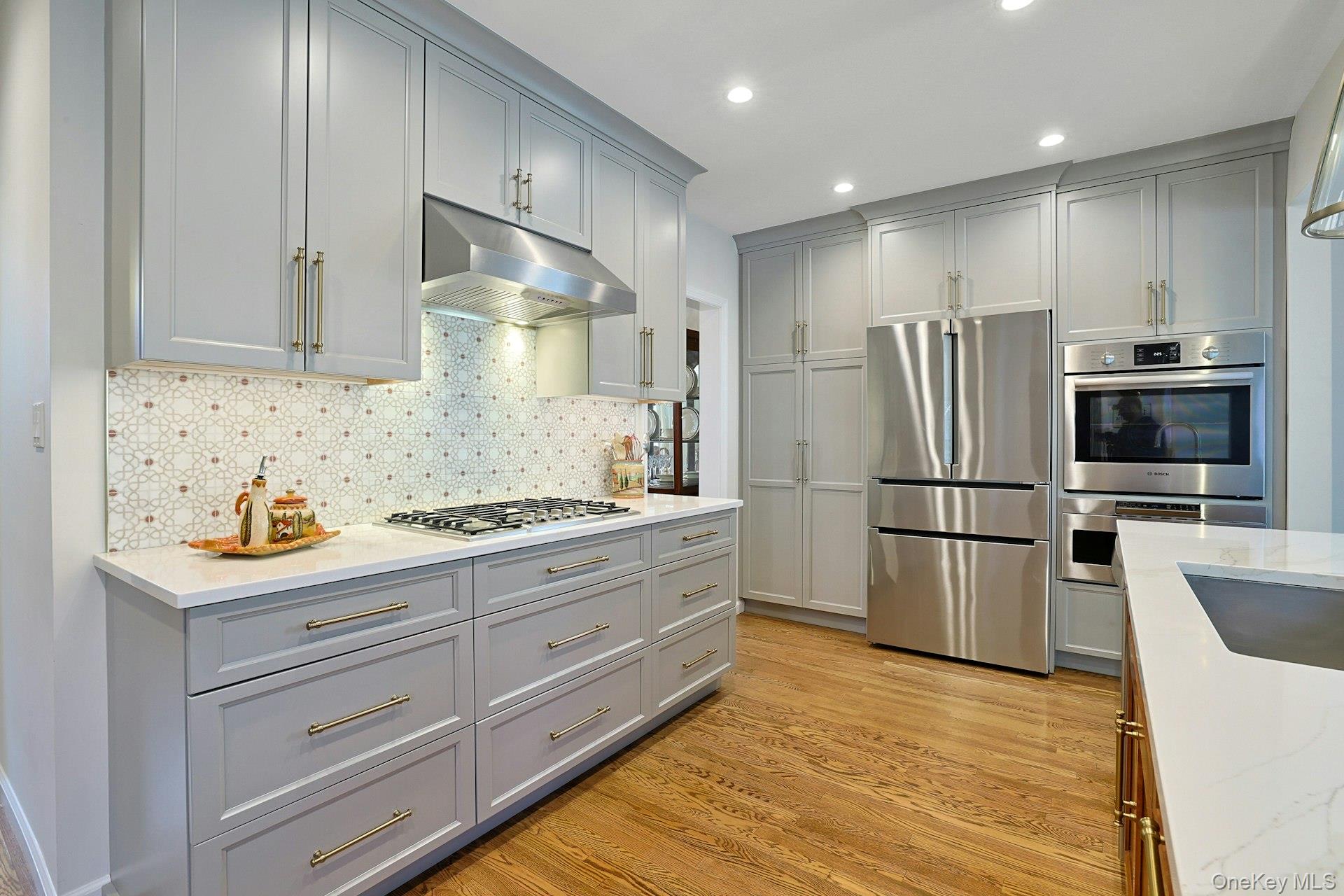 #19 photo, 81 Oxford Road, New Rochelle , NY 10804