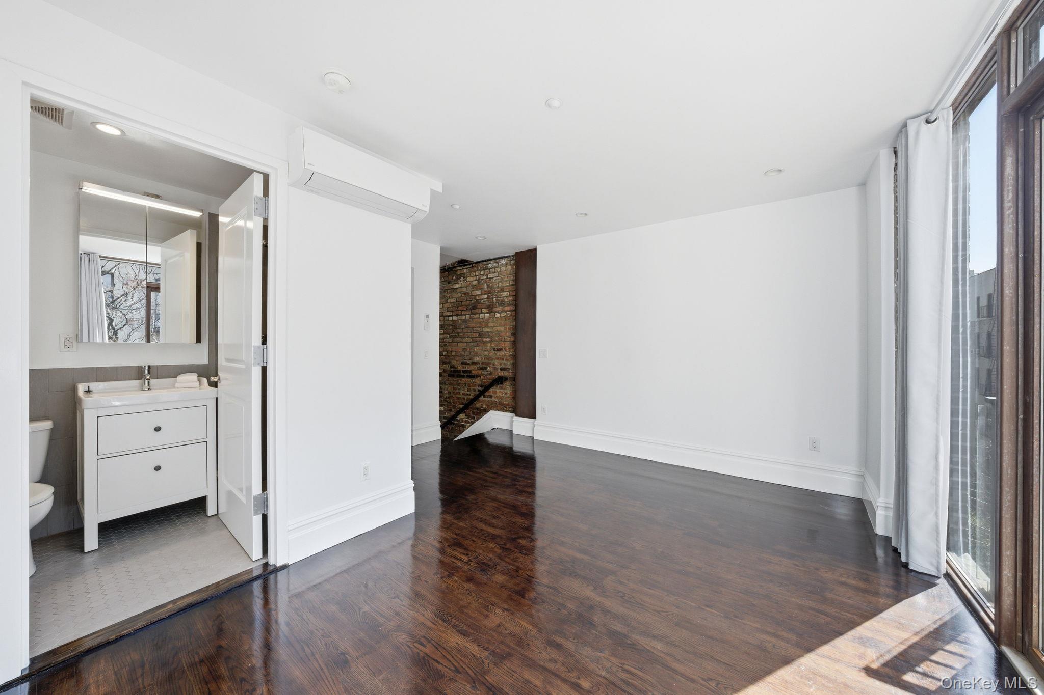 #14 photo, 236 W 112th Street, New York (Manhattan) , NY 10026