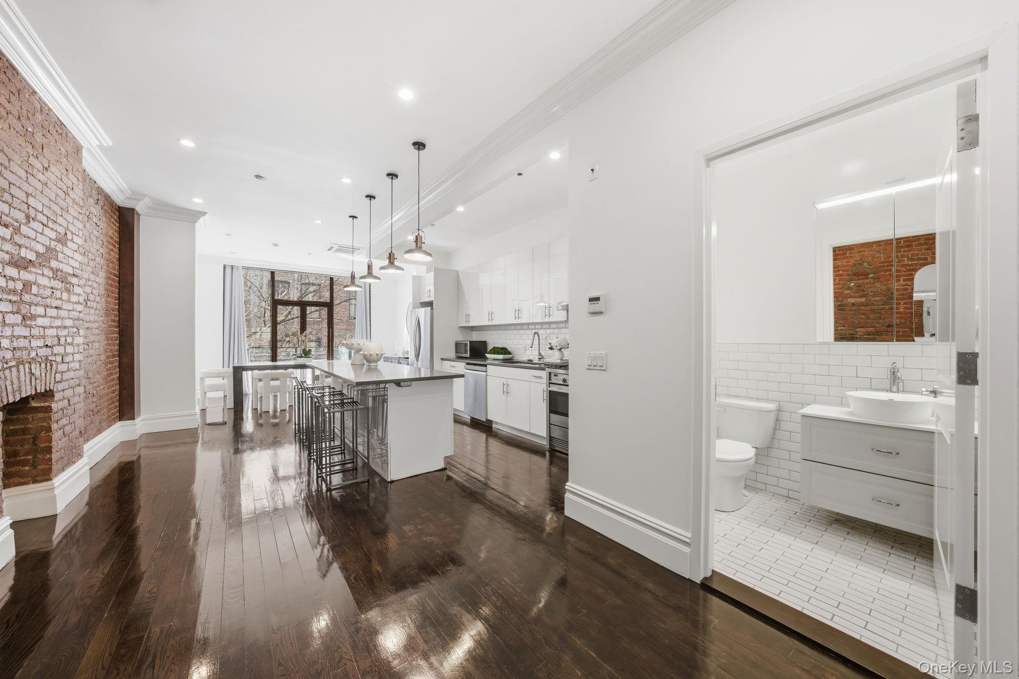 #4 photo, 236 W 112th Street, New York (Manhattan) , NY 10026