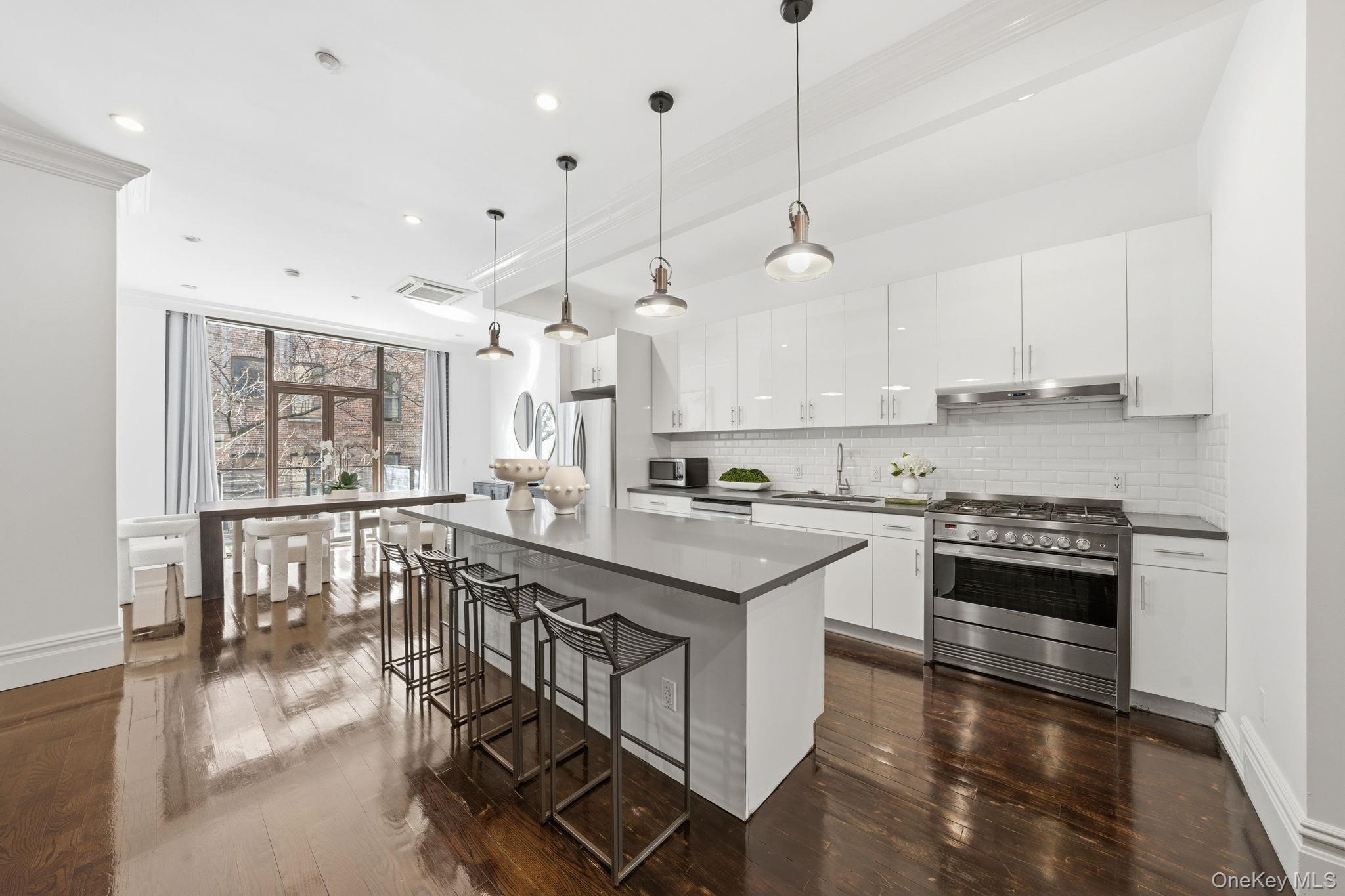 #5 photo, 236 W 112th Street, New York (Manhattan) , NY 10026