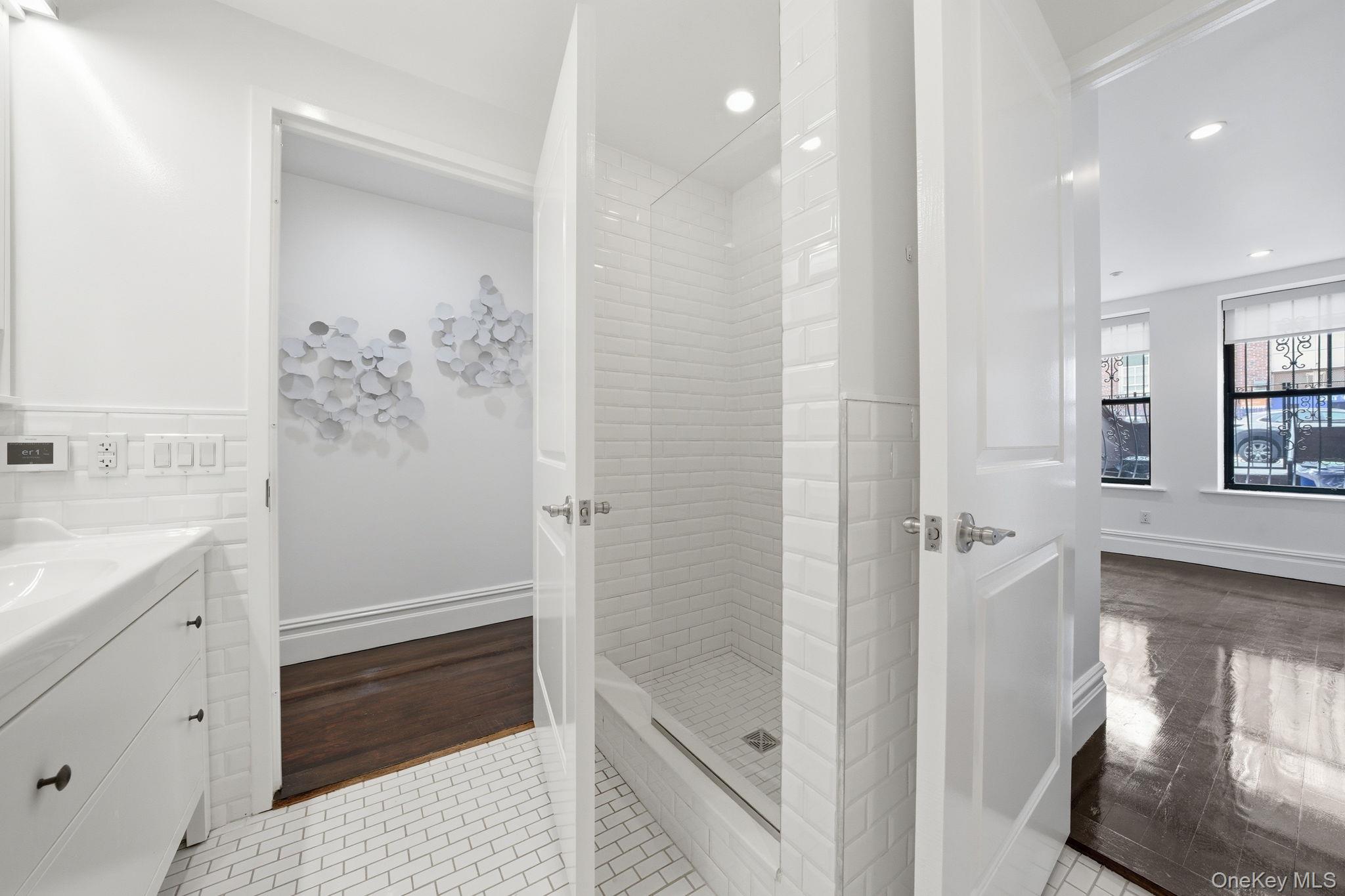 #10 photo, 236 W 112th Street, New York (Manhattan) , NY 10026