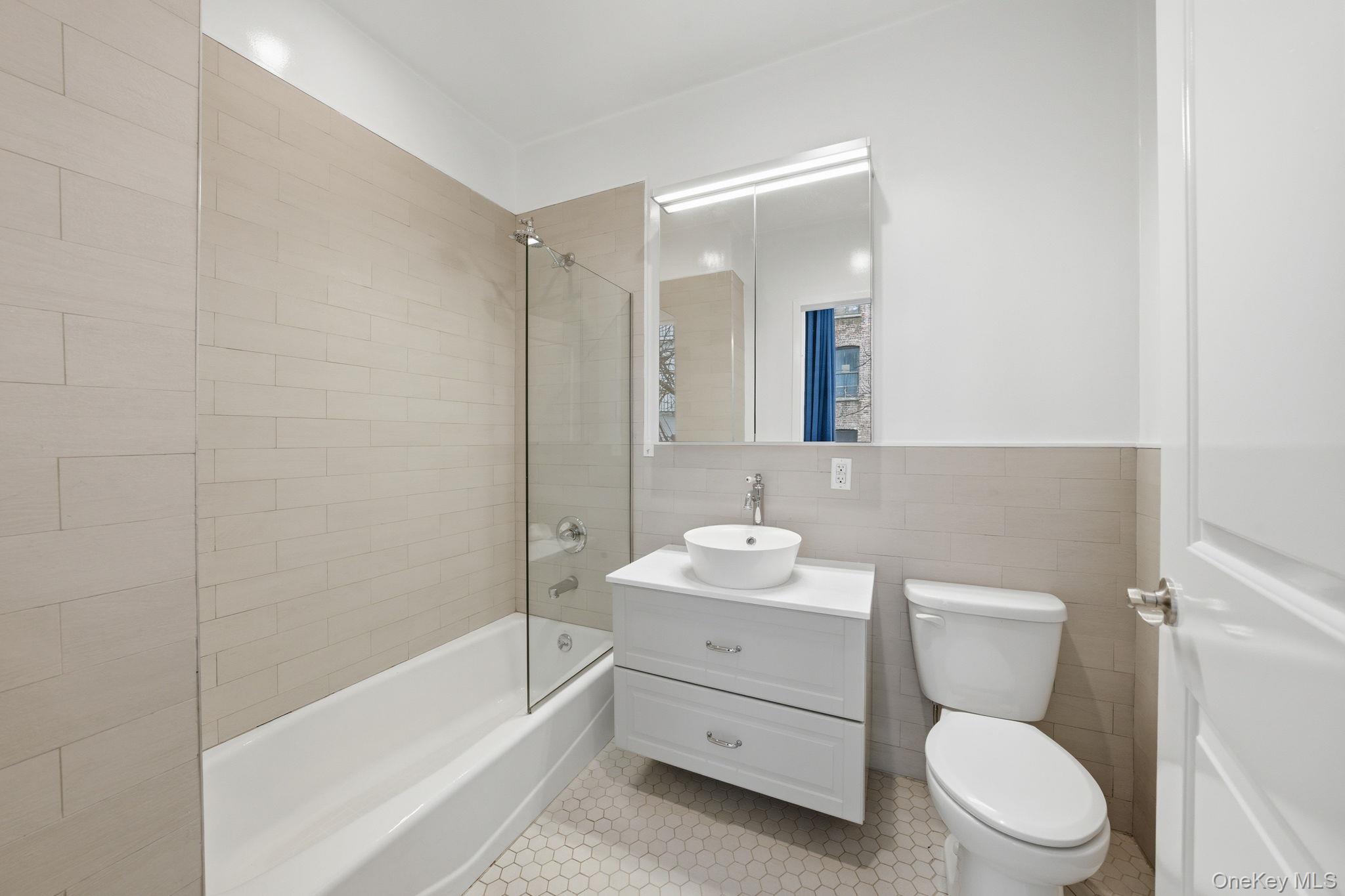 #7 photo, 236 W 112th Street, New York (Manhattan) , NY 10026