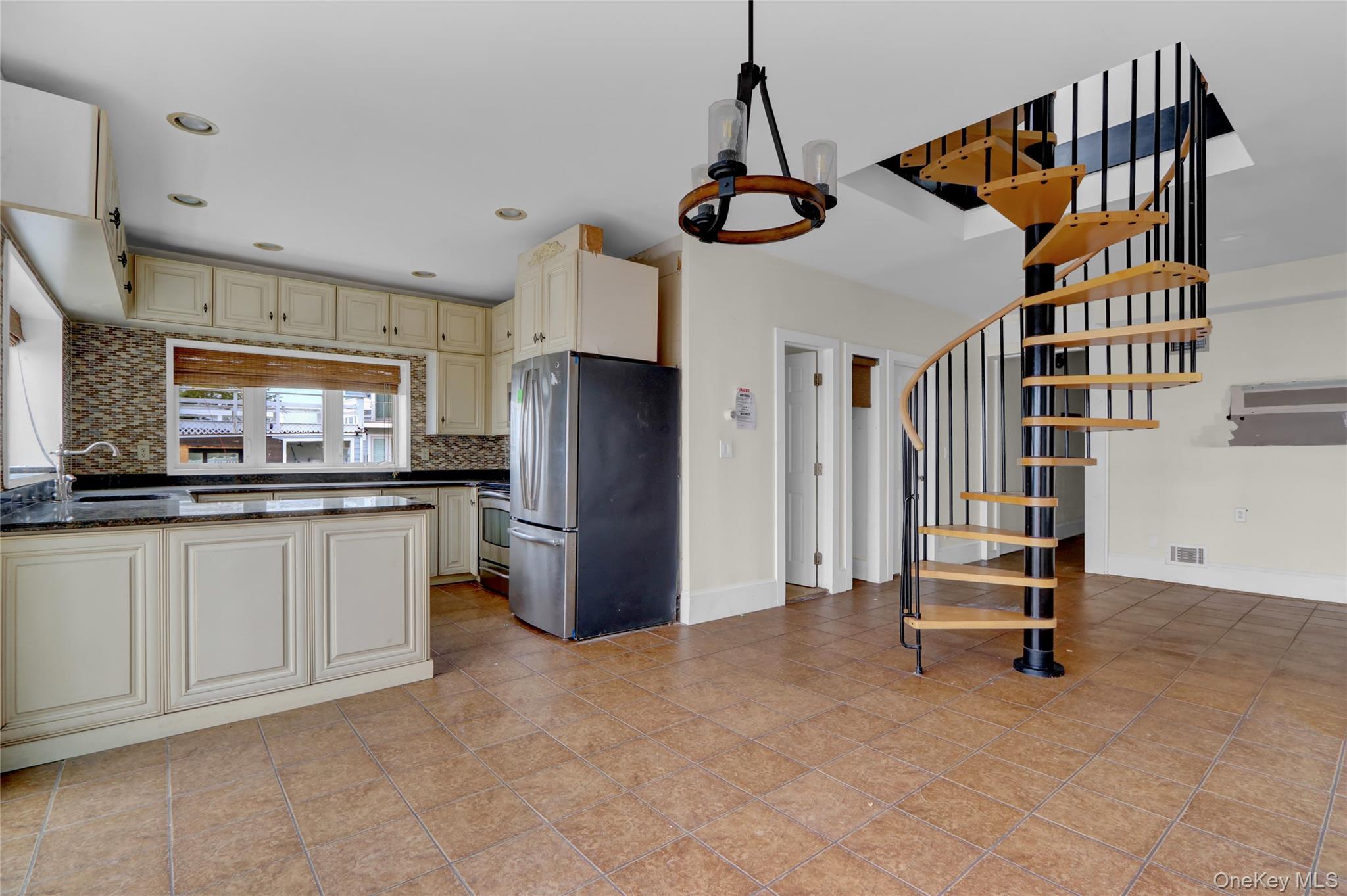 #11 photo, 894 Bay 9th Street, সাফোক কাউন্টি West Islip , NY 11795