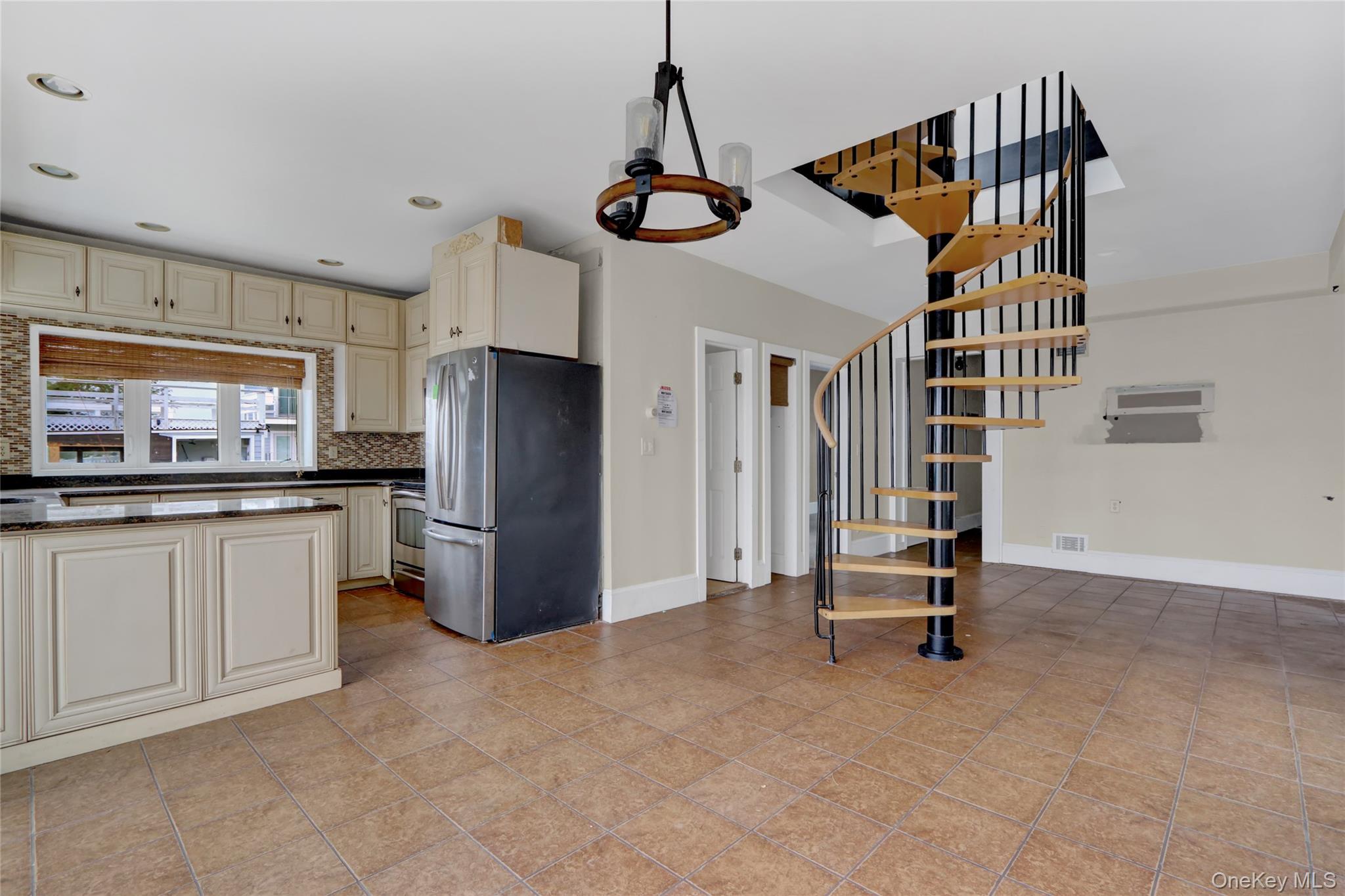 #12 photo, 894 Bay 9th Street, সাফোক কাউন্টি West Islip , NY 11795