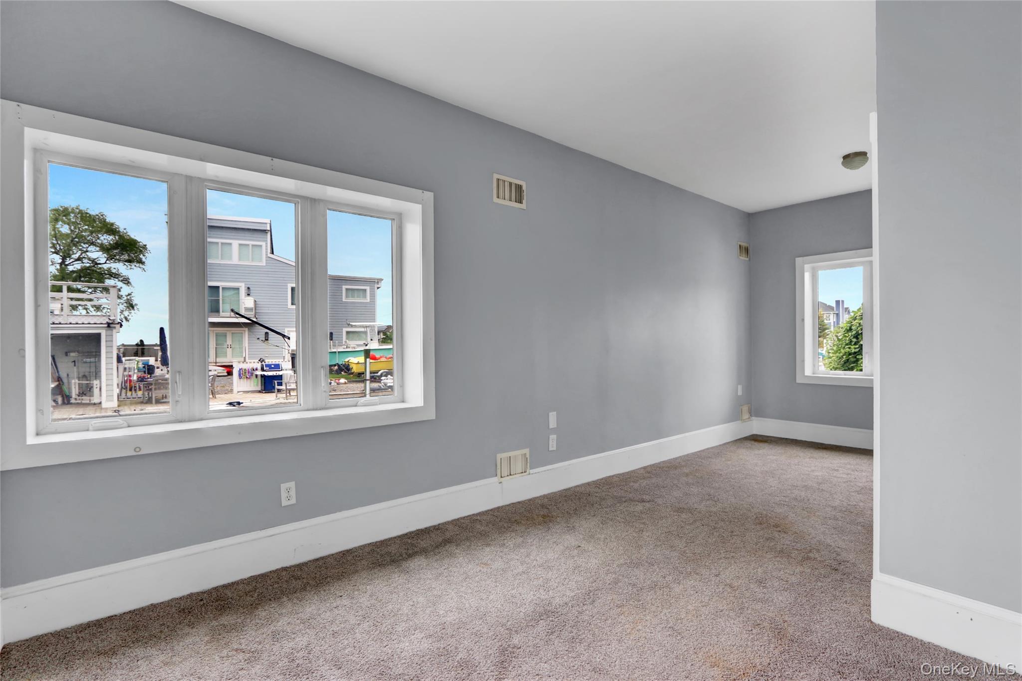 #8 photo, 894 Bay 9th Street, সাফোক কাউন্টি West Islip , NY 11795