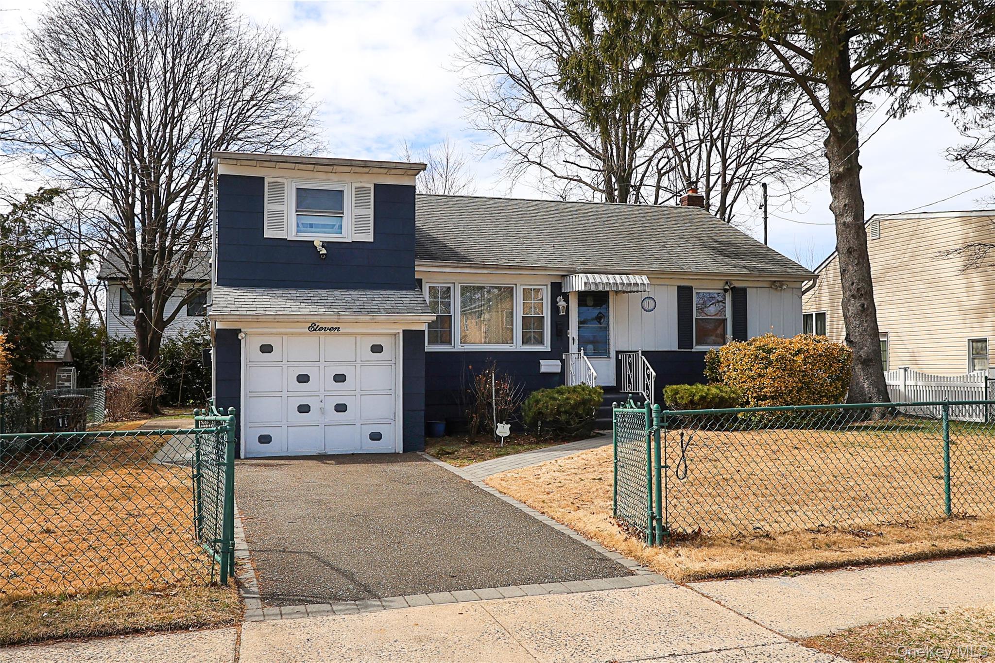 #1 photo, 11 Elton Street, নাসাউ কাউন্টি Westbury , NY 11590