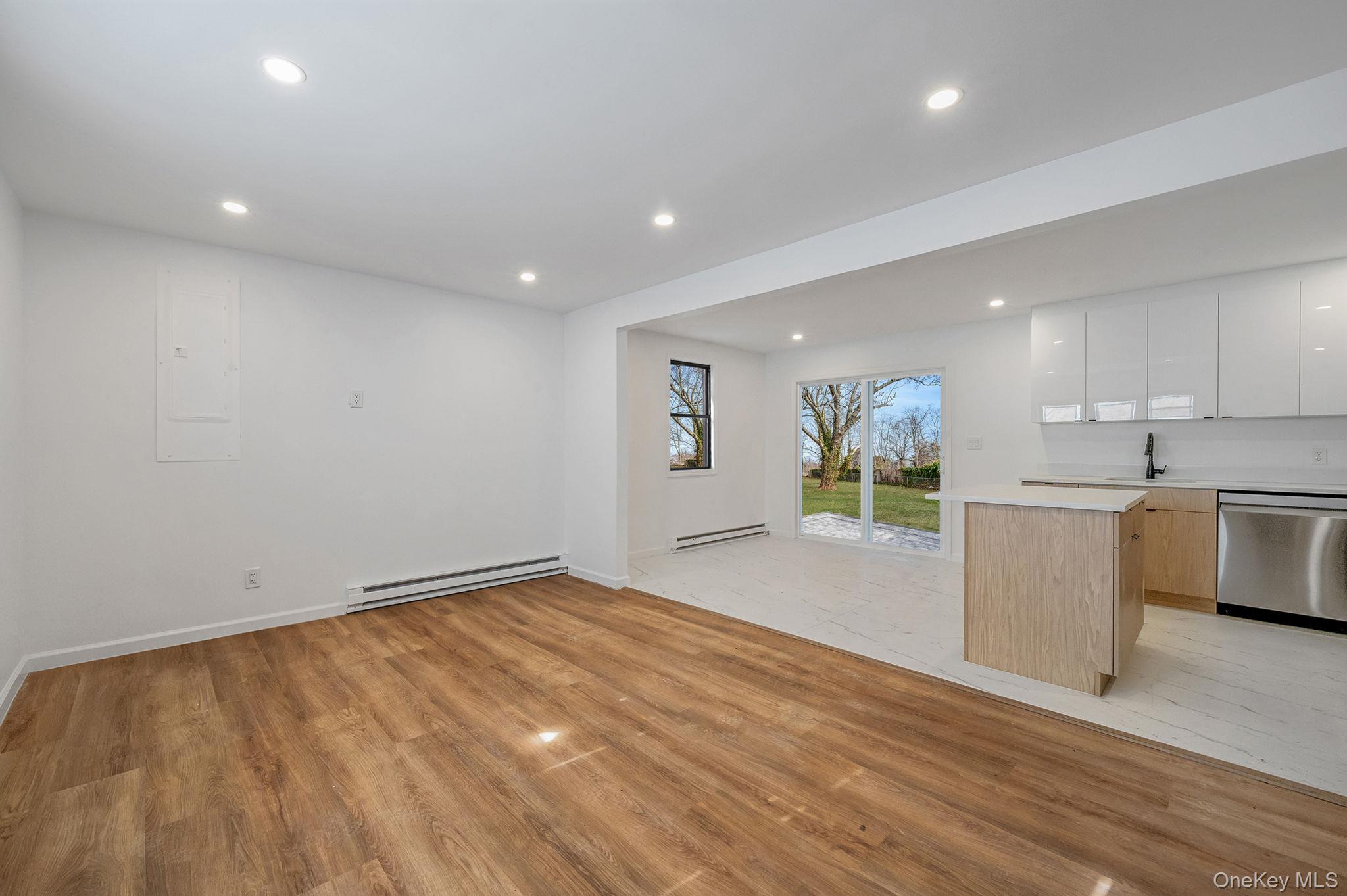 #11 photo, 28 Nadel Drive, সাফোক কাউন্টি Riverhead , NY 11901