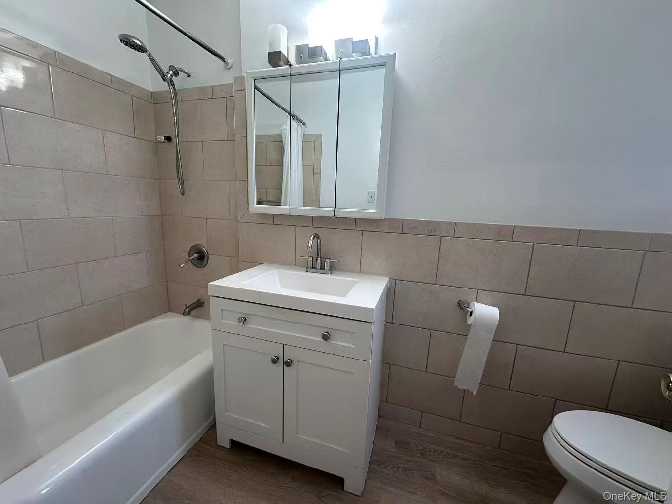 #7 photo, 150-11 72nd Road, Flushing , NY 11367