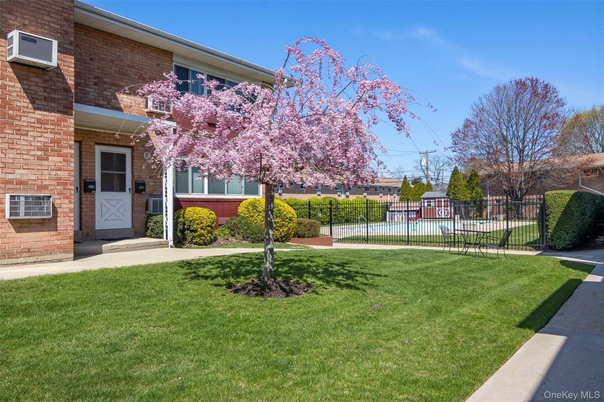 #16 photo, 400 Fulton Street, Farmingdale , NY 11735