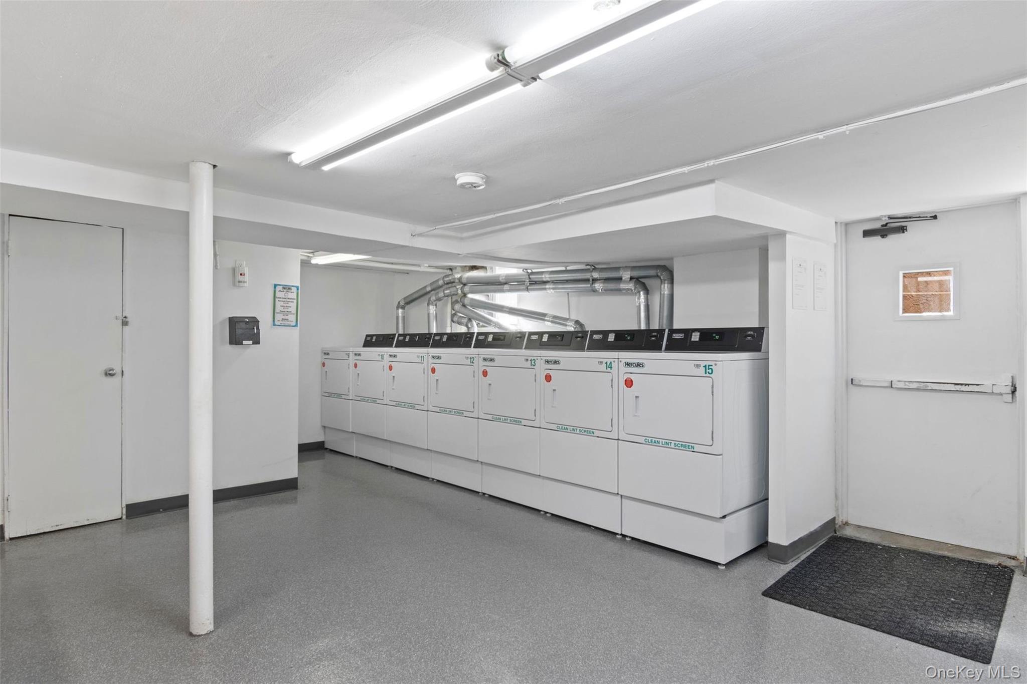 #18 photo, 400 Fulton Street, Farmingdale , NY 11735