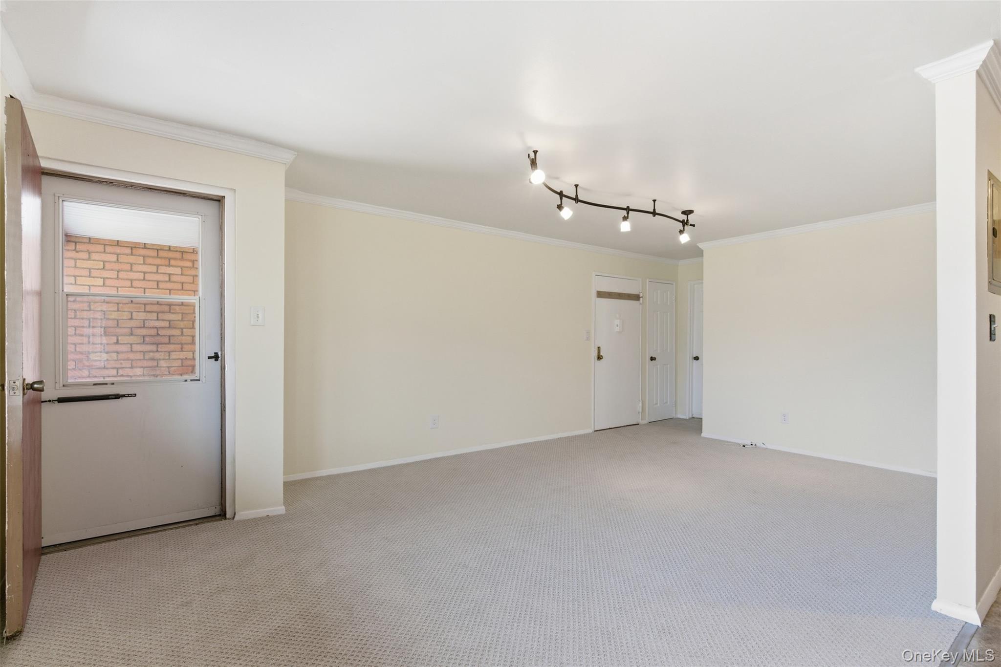 #6 photo, 400 Fulton Street, Farmingdale , NY 11735