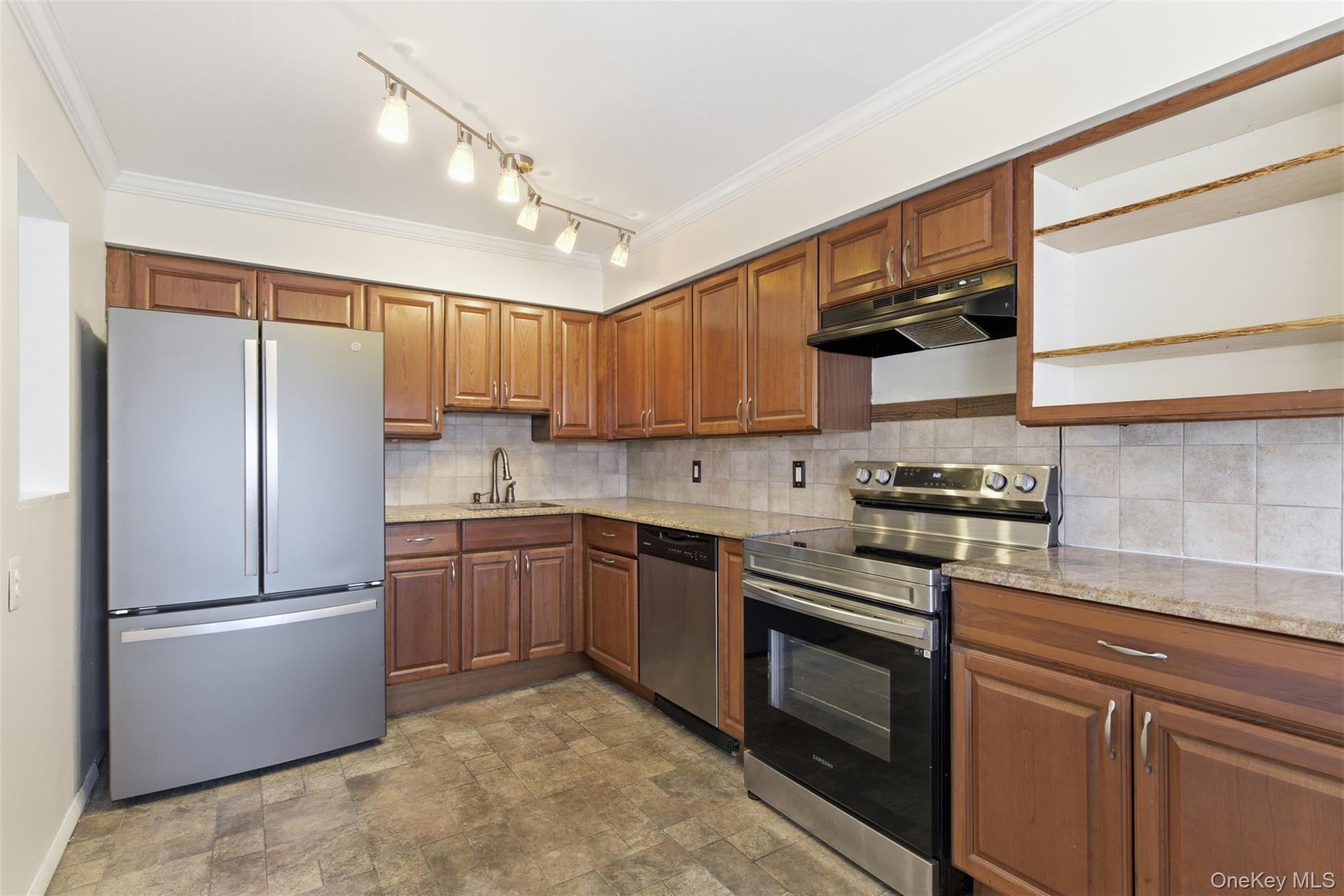 #7 photo, 400 Fulton Street, Farmingdale , NY 11735