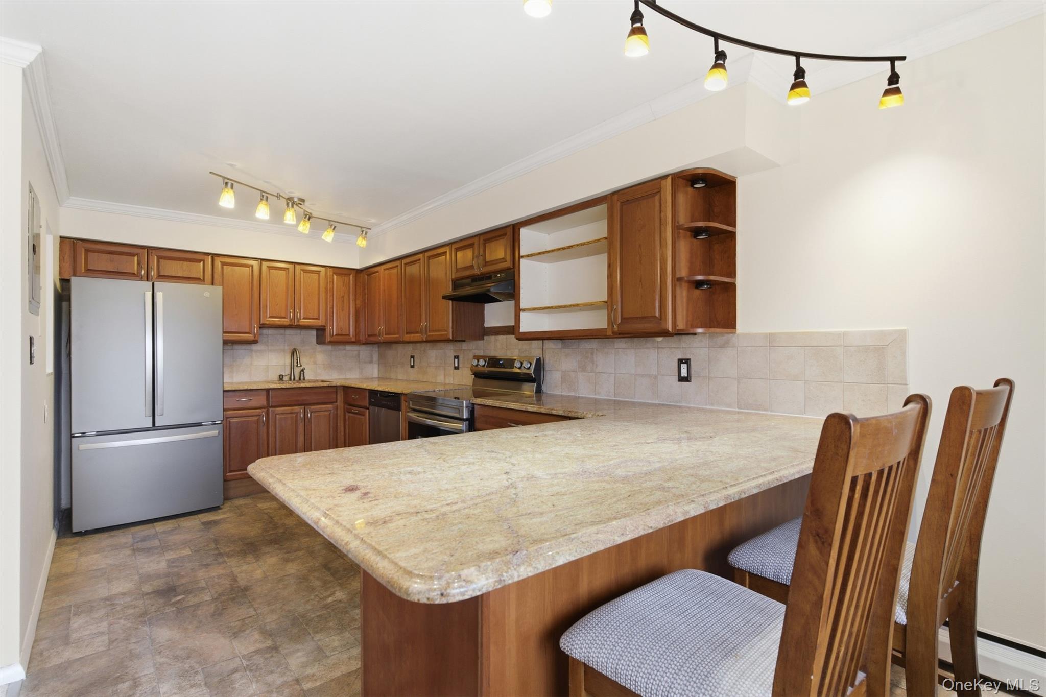 #8 photo, 400 Fulton Street, Farmingdale , NY 11735