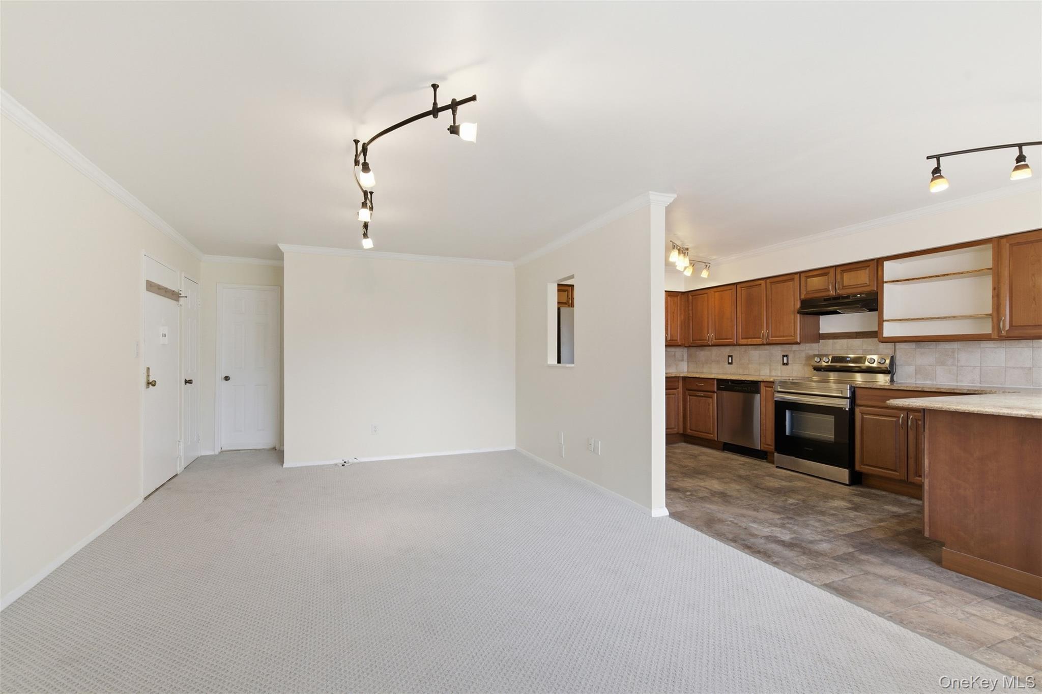 #9 photo, 400 Fulton Street, Farmingdale , NY 11735