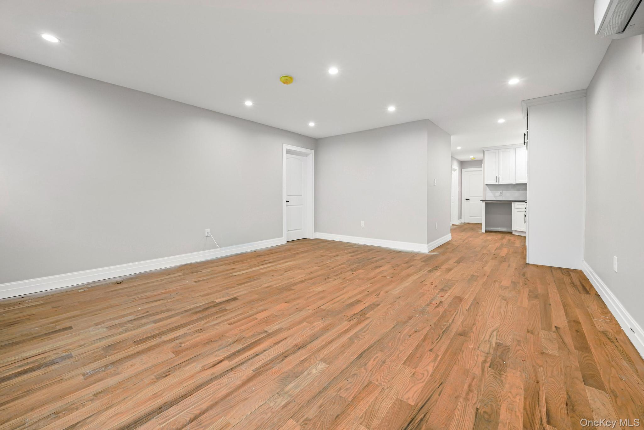 #5 photo, 160-15 118th Road, Jamaica South , NY 11434