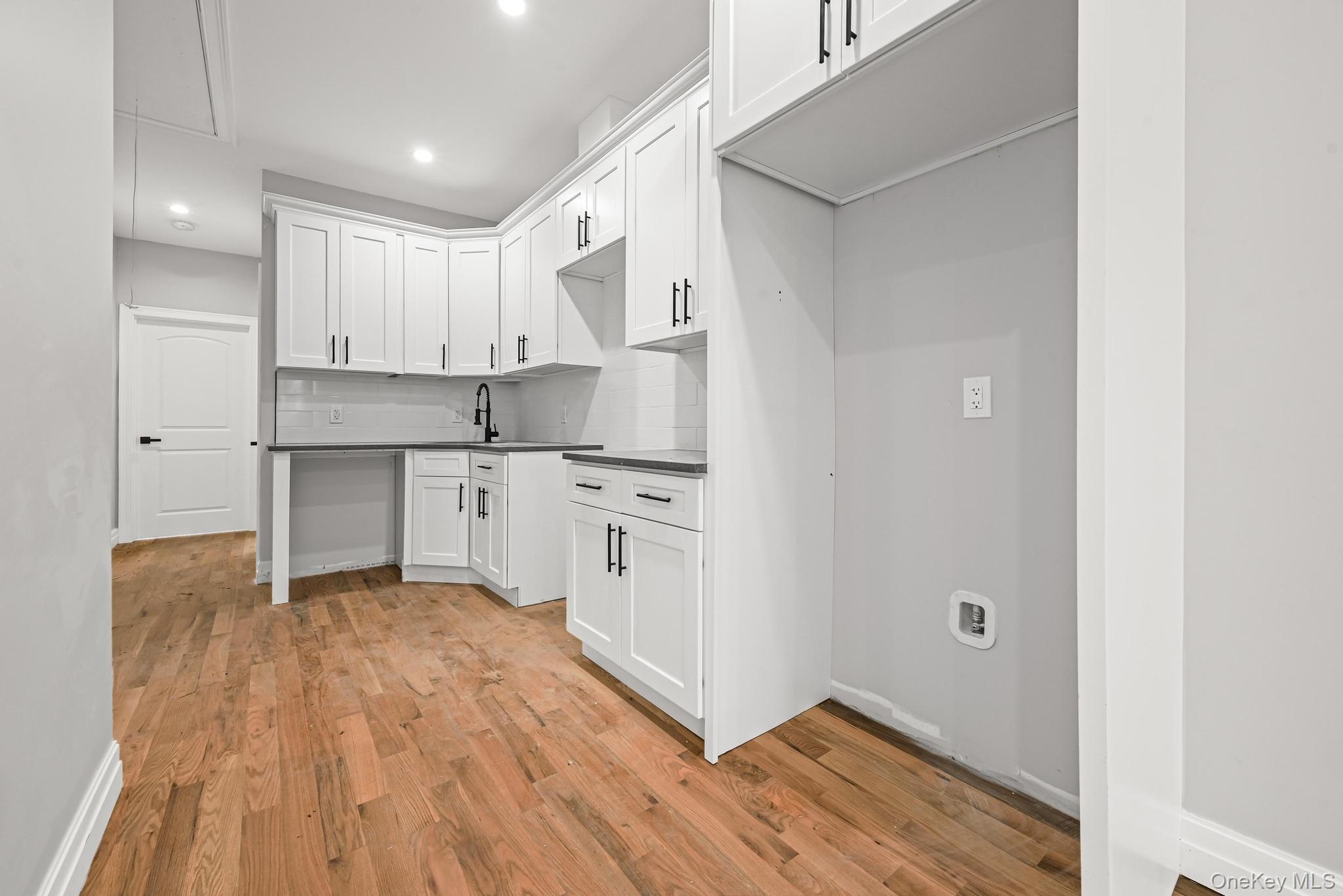 #7 photo, 160-15 118th Road, Jamaica South , NY 11434