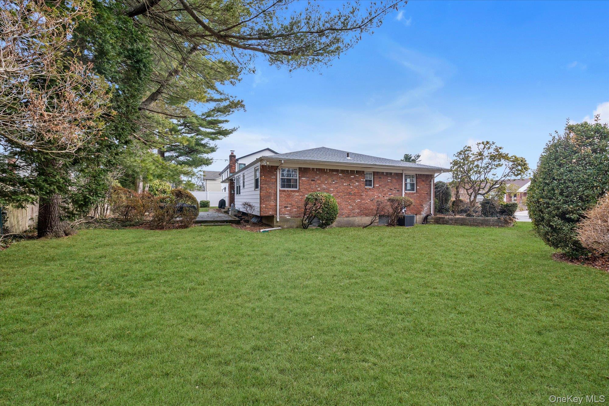 #19 photo, 654 Oakwood Court, নাসাউ কাউন্টি Westbury , NY 11590