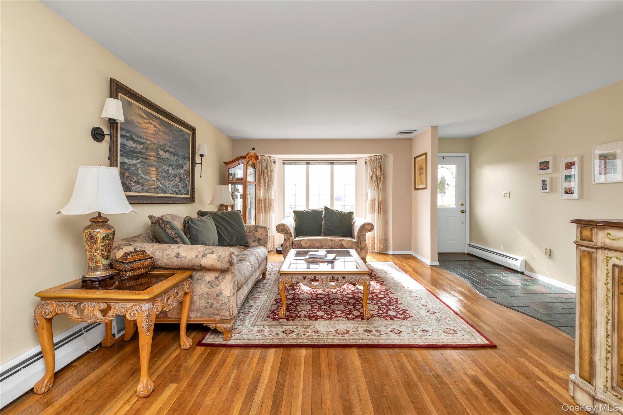 #3 photo, 654 Oakwood Court, নাসাউ কাউন্টি Westbury , NY 11590