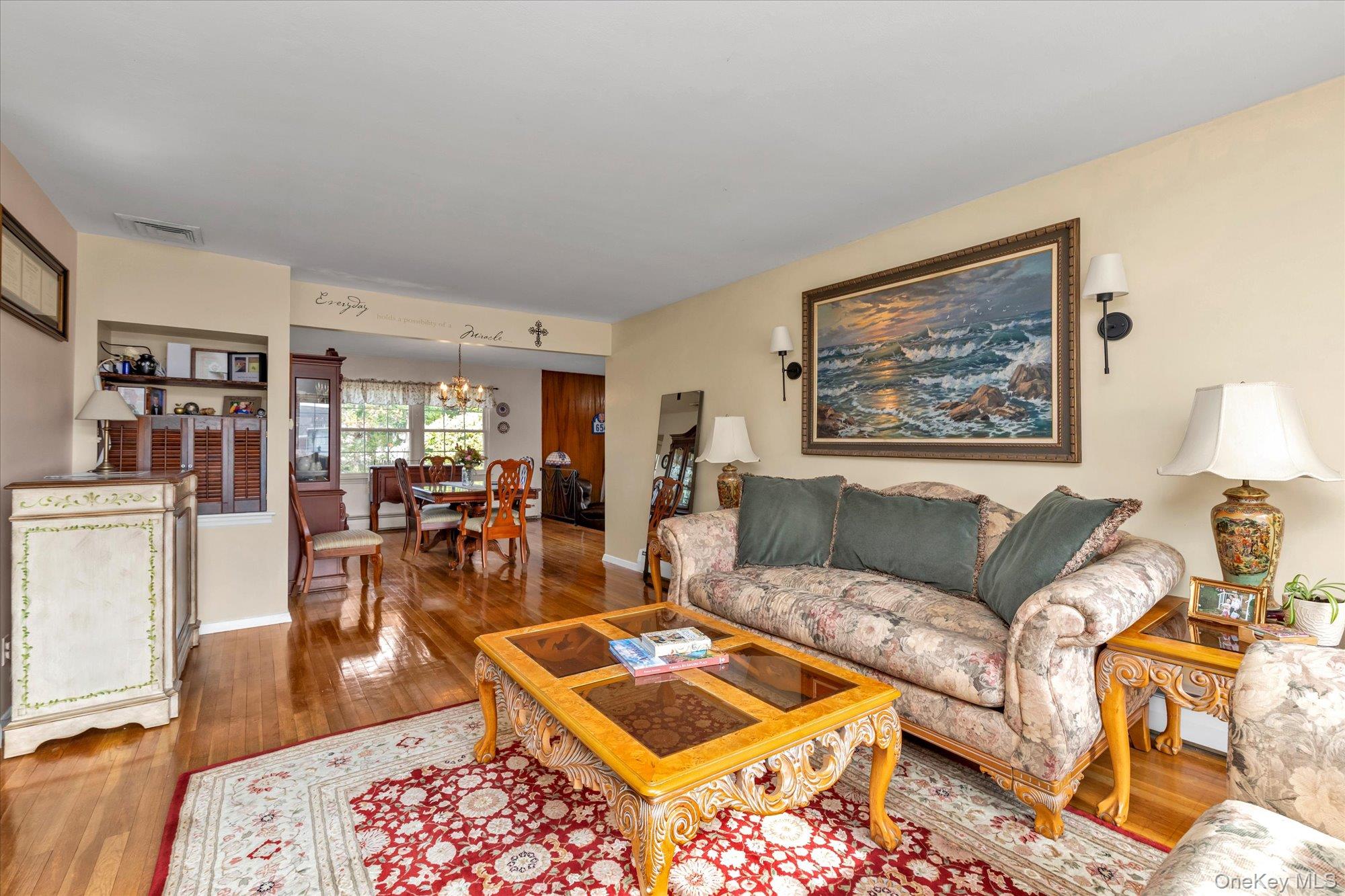 #4 photo, 654 Oakwood Court, নাসাউ কাউন্টি Westbury , NY 11590