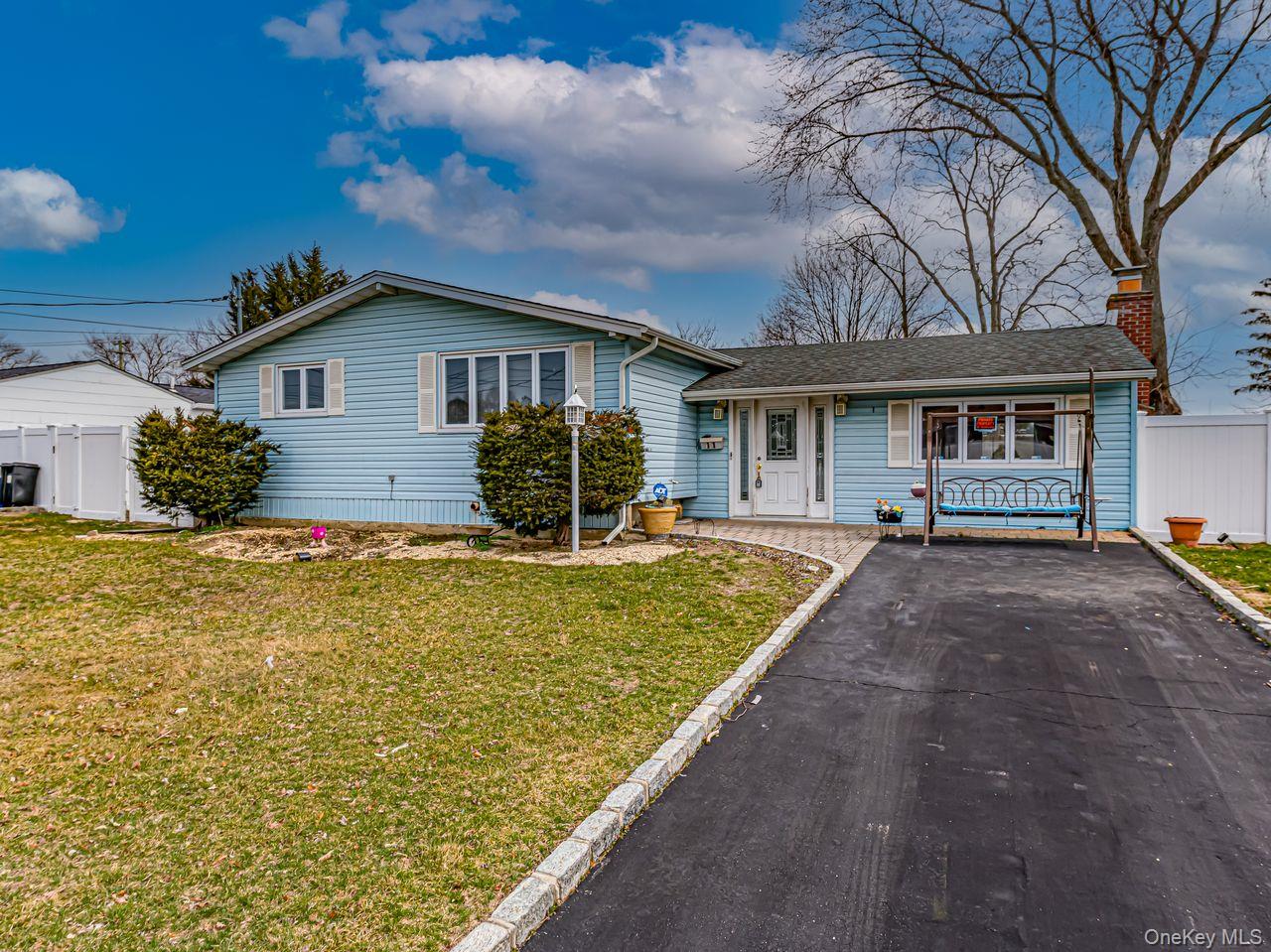 #1 photo, 11 Lawrence Road, সাফোক কাউন্টি Deer Park , NY 11729