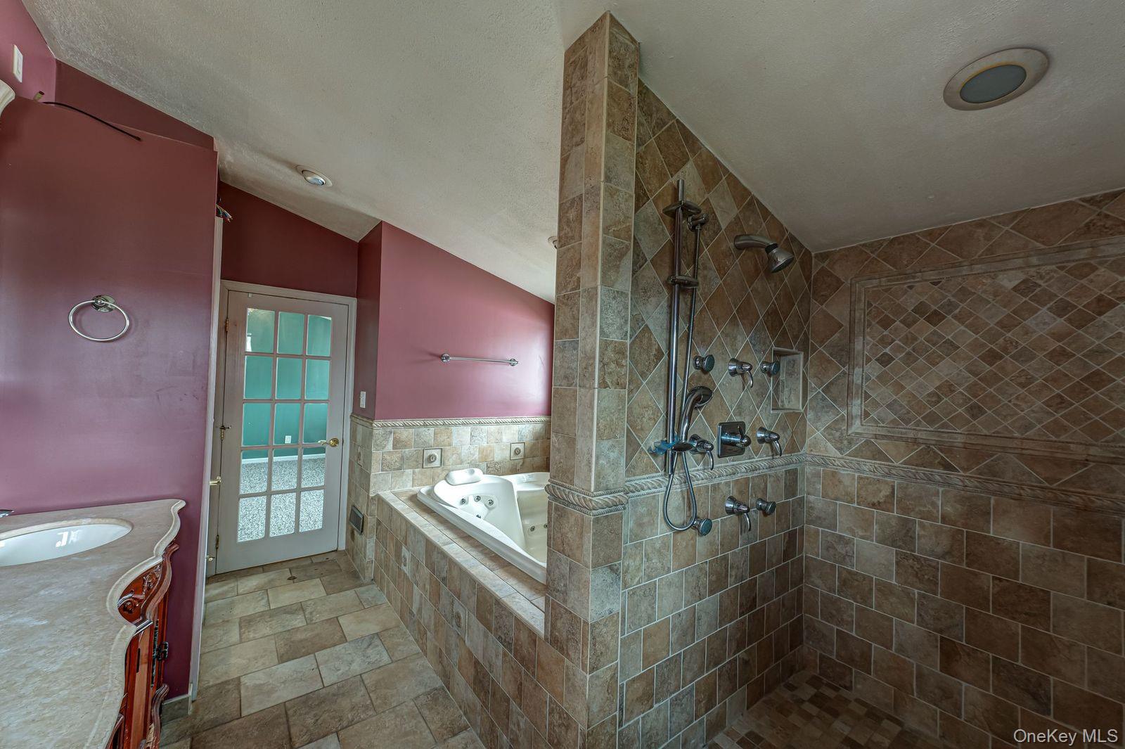 #11 photo, 11 Lawrence Road, সাফোক কাউন্টি Deer Park , NY 11729