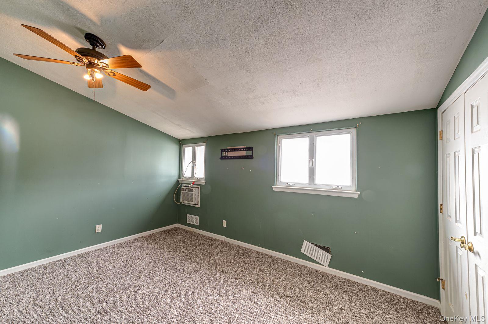 #12 photo, 11 Lawrence Road, সাফোক কাউন্টি Deer Park , NY 11729