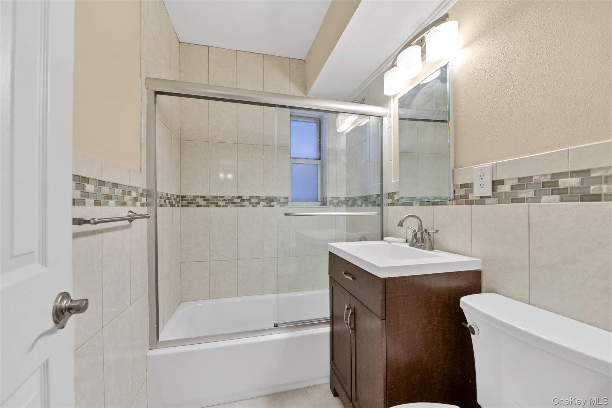 #12 photo, 67-30 Clyde Street, কুইন্‌স Forest Hills , NY 11375