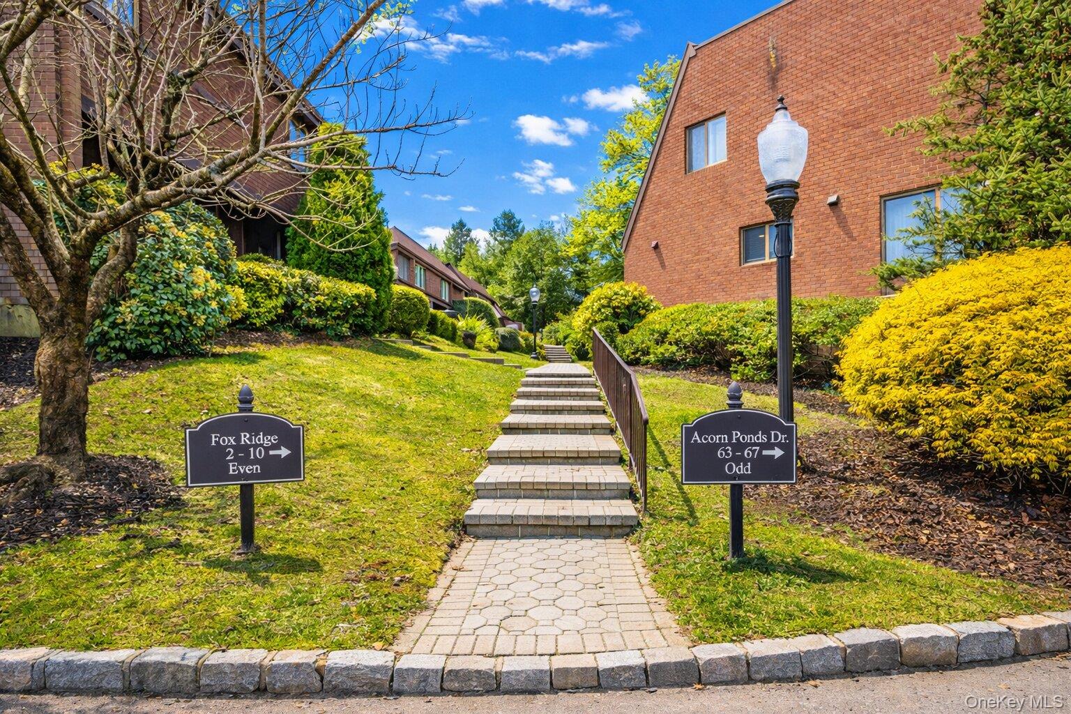 #1 photo, 63 Acorn Ponds Drive, নাসাউ কাউন্টি Roslyn , NY 11576