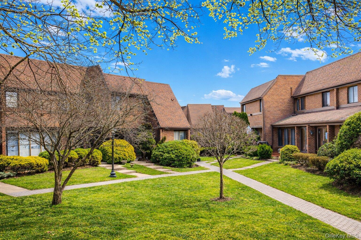 #18 photo, 63 Acorn Ponds Drive, নাসাউ কাউন্টি Roslyn , NY 11576