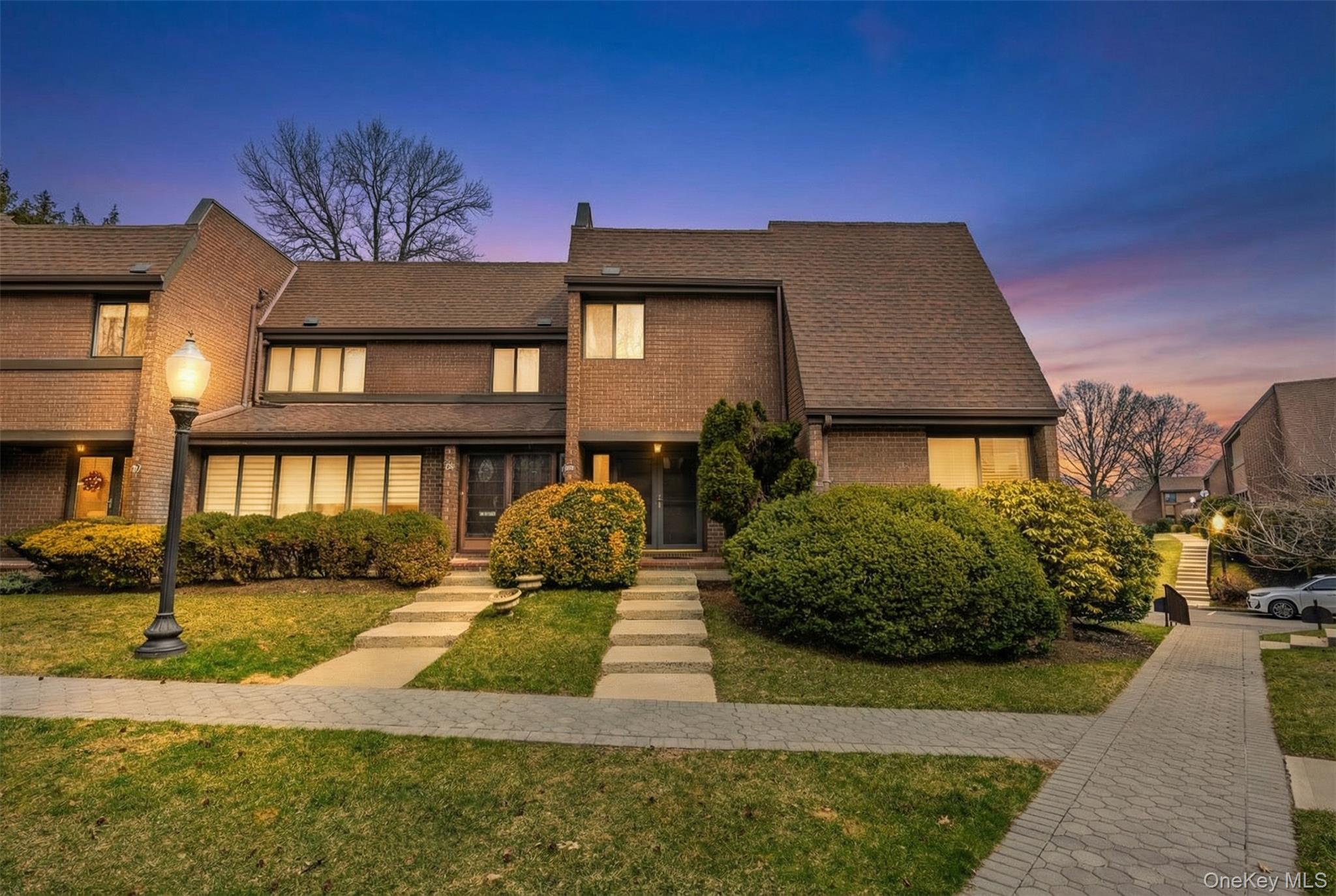 #2 photo, 63 Acorn Ponds Drive, নাসাউ কাউন্টি Roslyn , NY 11576