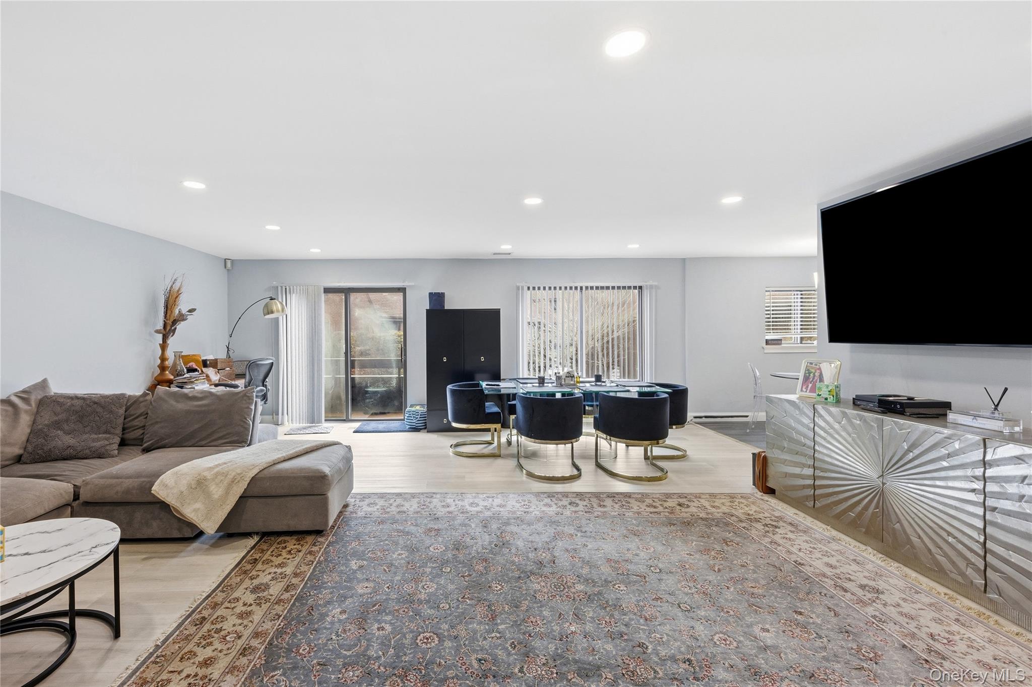 #4 photo, 63 Acorn Ponds Drive, নাসাউ কাউন্টি Roslyn , NY 11576