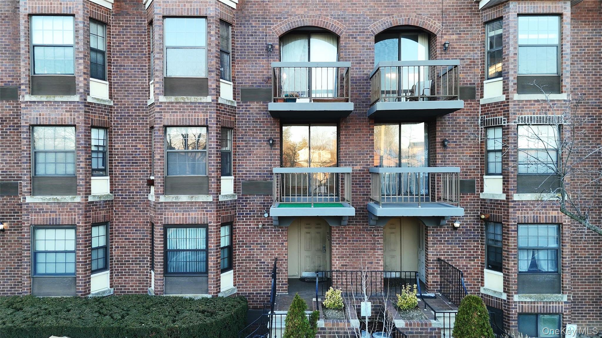 #1 photo, 7124 164th Street, Fresh Meadows , NY 11365