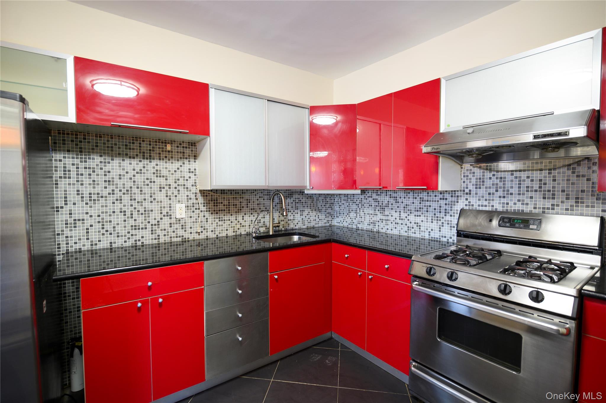 #13 photo, 7124 164th Street, Fresh Meadows , NY 11365