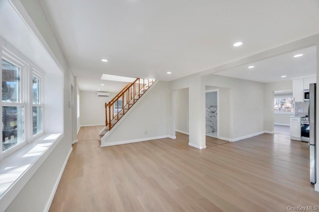 #4 photo, 27 Landscape Drive, সাফোক কাউন্টি Wheatley Heights , NY 11798