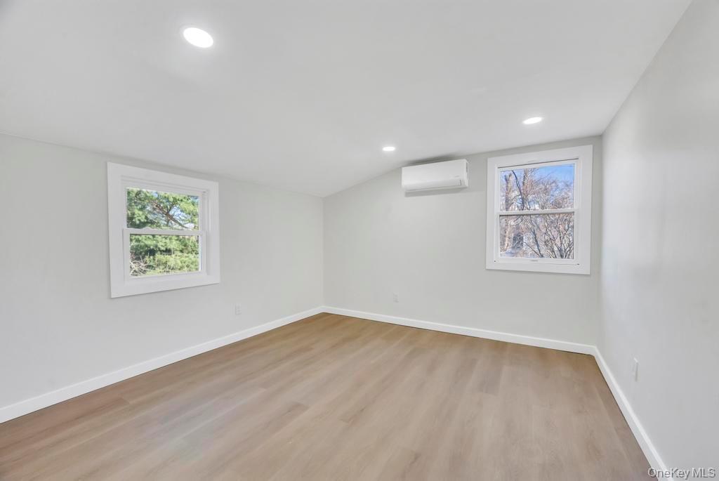 #8 photo, 27 Landscape Drive, সাফোক কাউন্টি Wheatley Heights , NY 11798