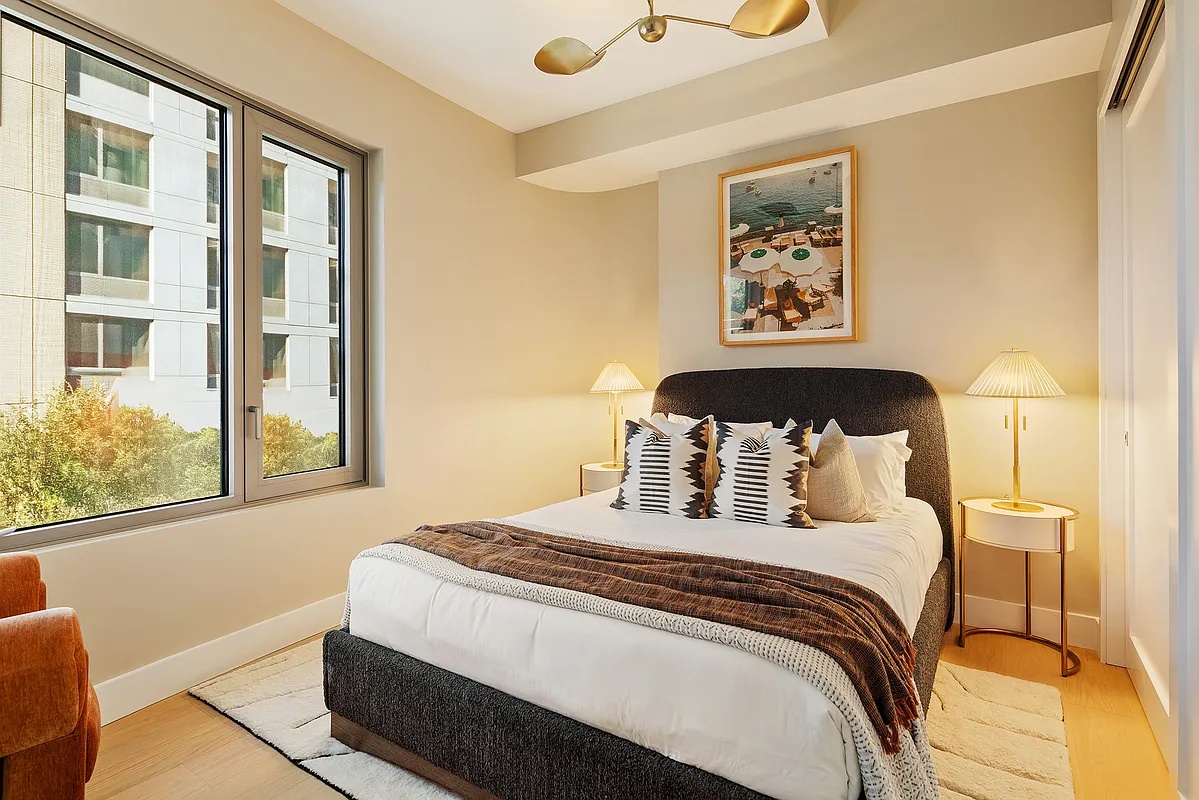 #8 photo, 24-01 Queens Plaza N, Long Island City , NY 11101