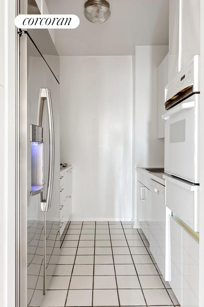 #3 photo, 200 E 69TH Street, Lenox Hill , NY 10021