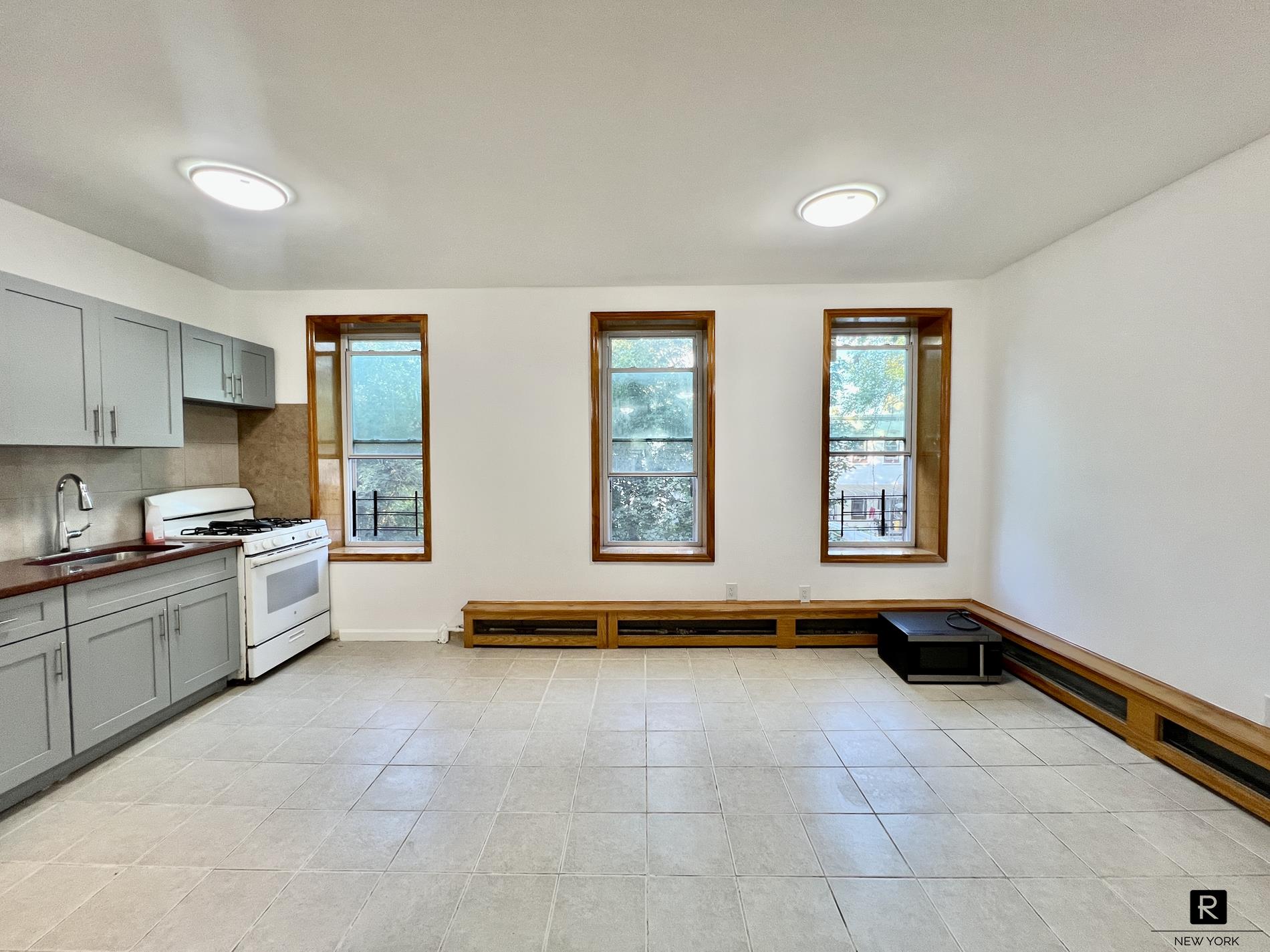 #4 photo, 106-15 Guy R Brewer Boulevard, Jamaica , NY 11433