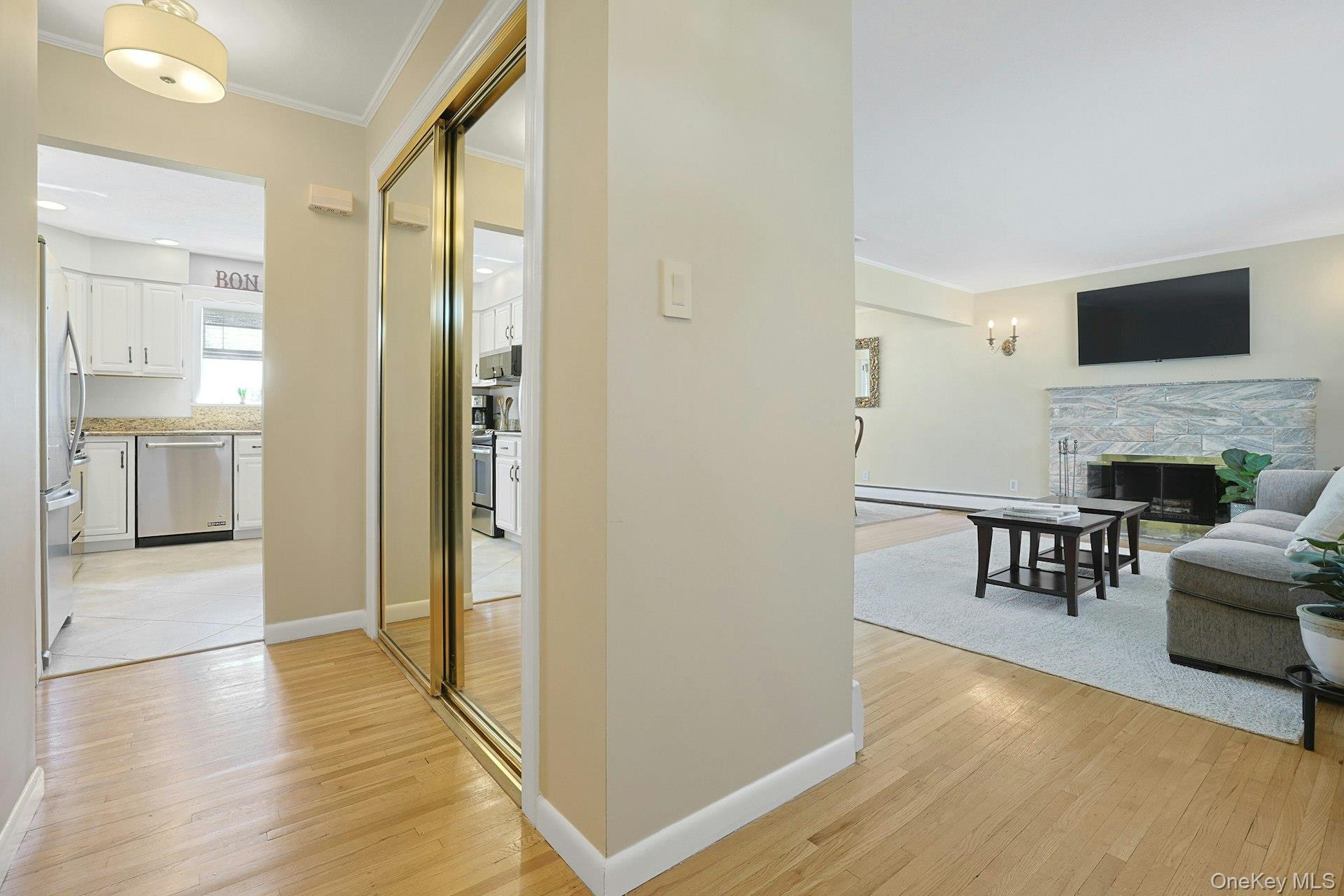 #4 photo, 12 Greenwood Lane, Valhalla , NY 10595