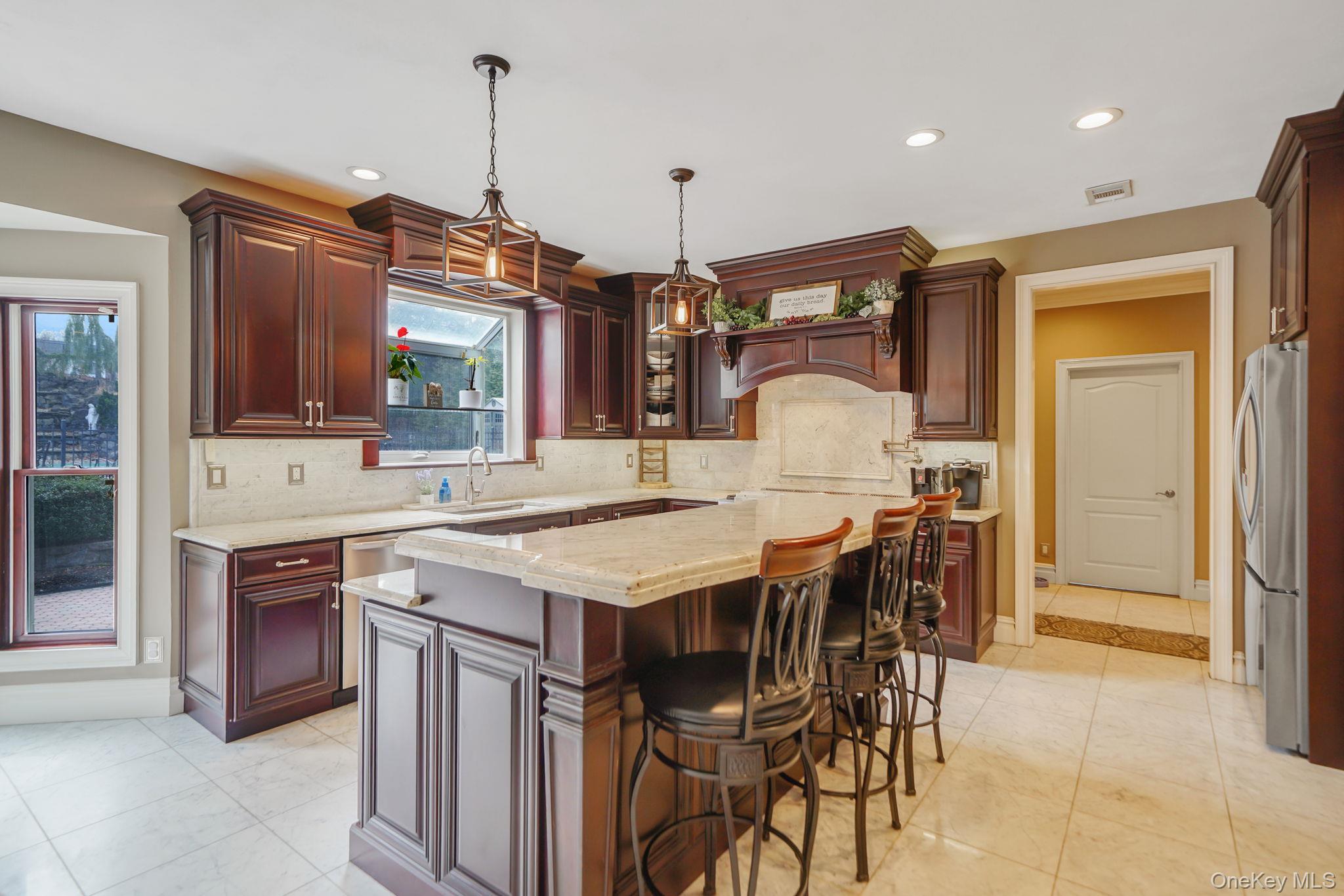 #4 photo, 8 Kimberly Court, সাফোক কাউন্টি Manorville , NY 11949