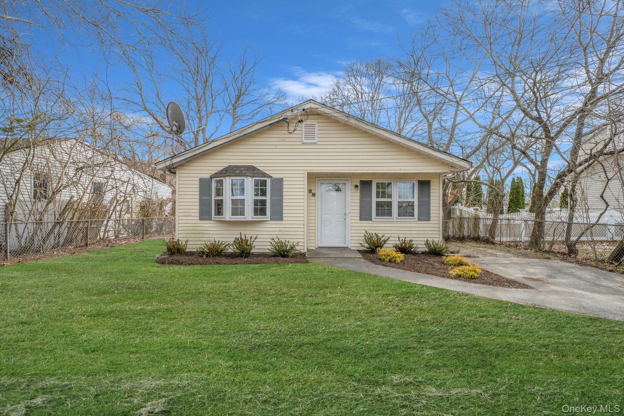 #1 photo, 38 Manor Drive, সাফোক কাউন্টি Shirley , NY 11967