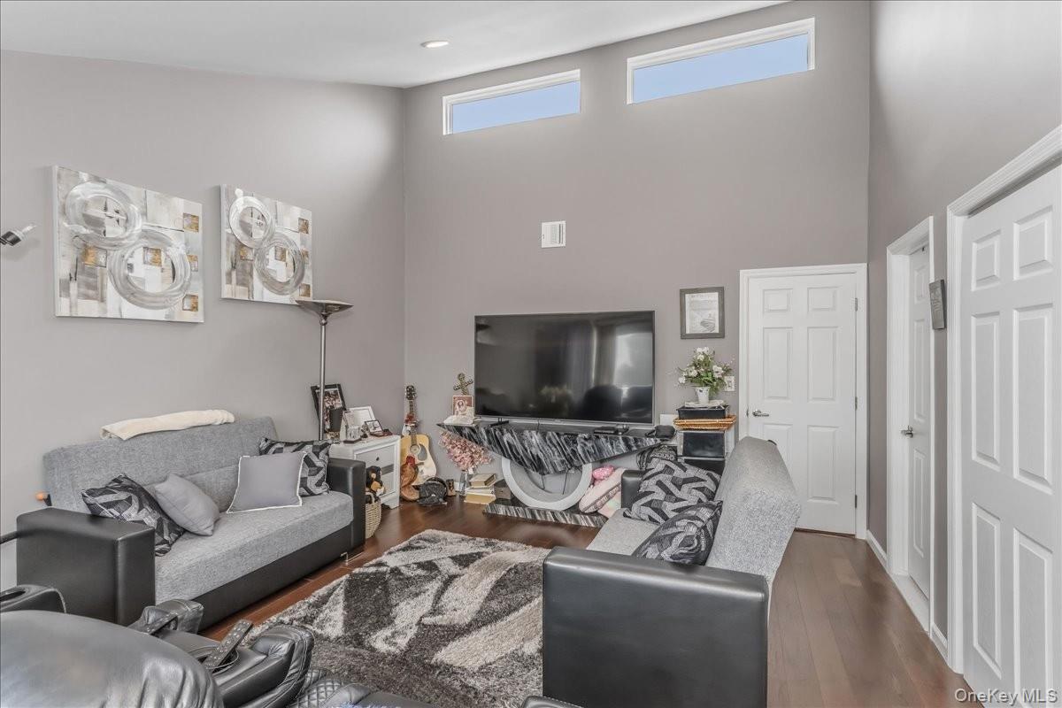 #10 photo, 4460 Merrick Road, Massapequa , NY 11758