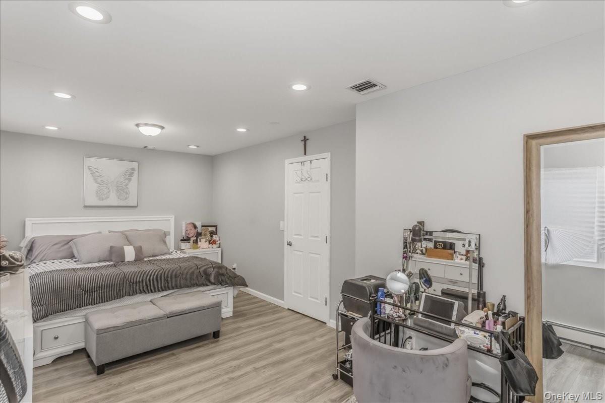 #11 photo, 4460 Merrick Road, Massapequa , NY 11758