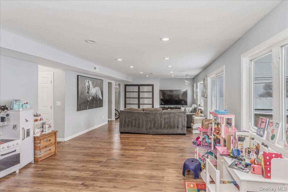 #16 photo, 4460 Merrick Road, Massapequa , NY 11758