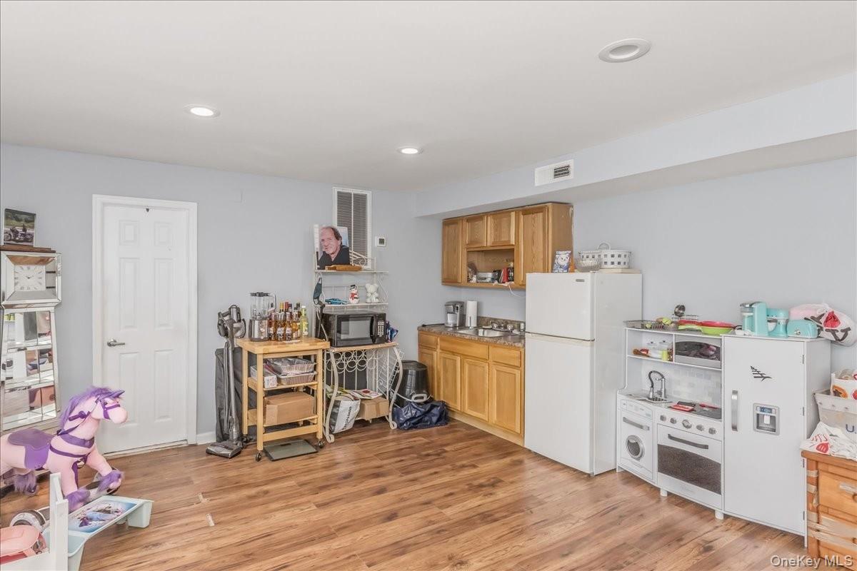 #18 photo, 4460 Merrick Road, Massapequa , NY 11758